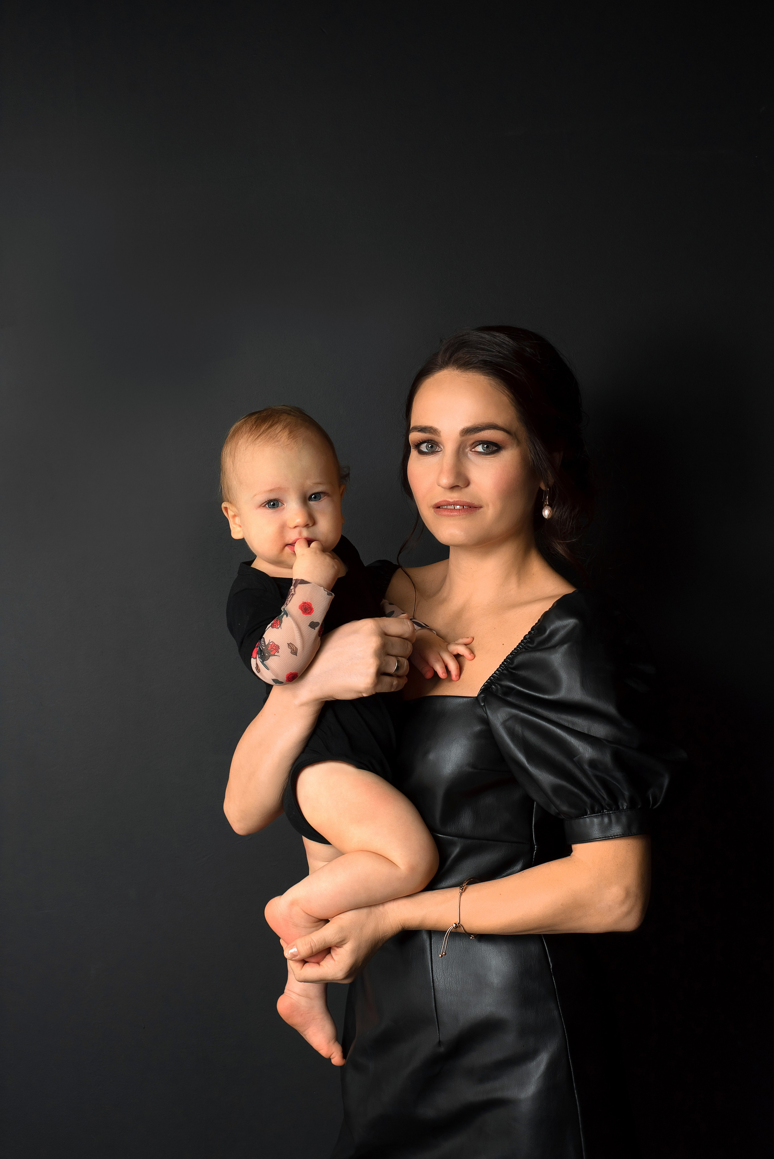 Семейная фотосессия на циклораме в СПб. Фотограф Юлия Кондратьева