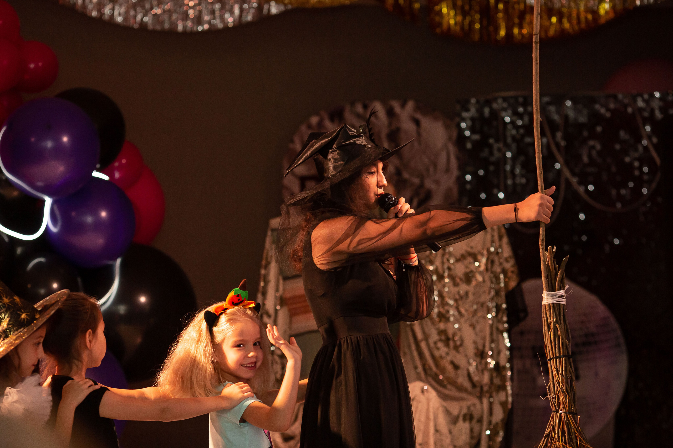 Верхом на помеле спектакль интерактивный. Семейный и детский фотограф Анна Петракова