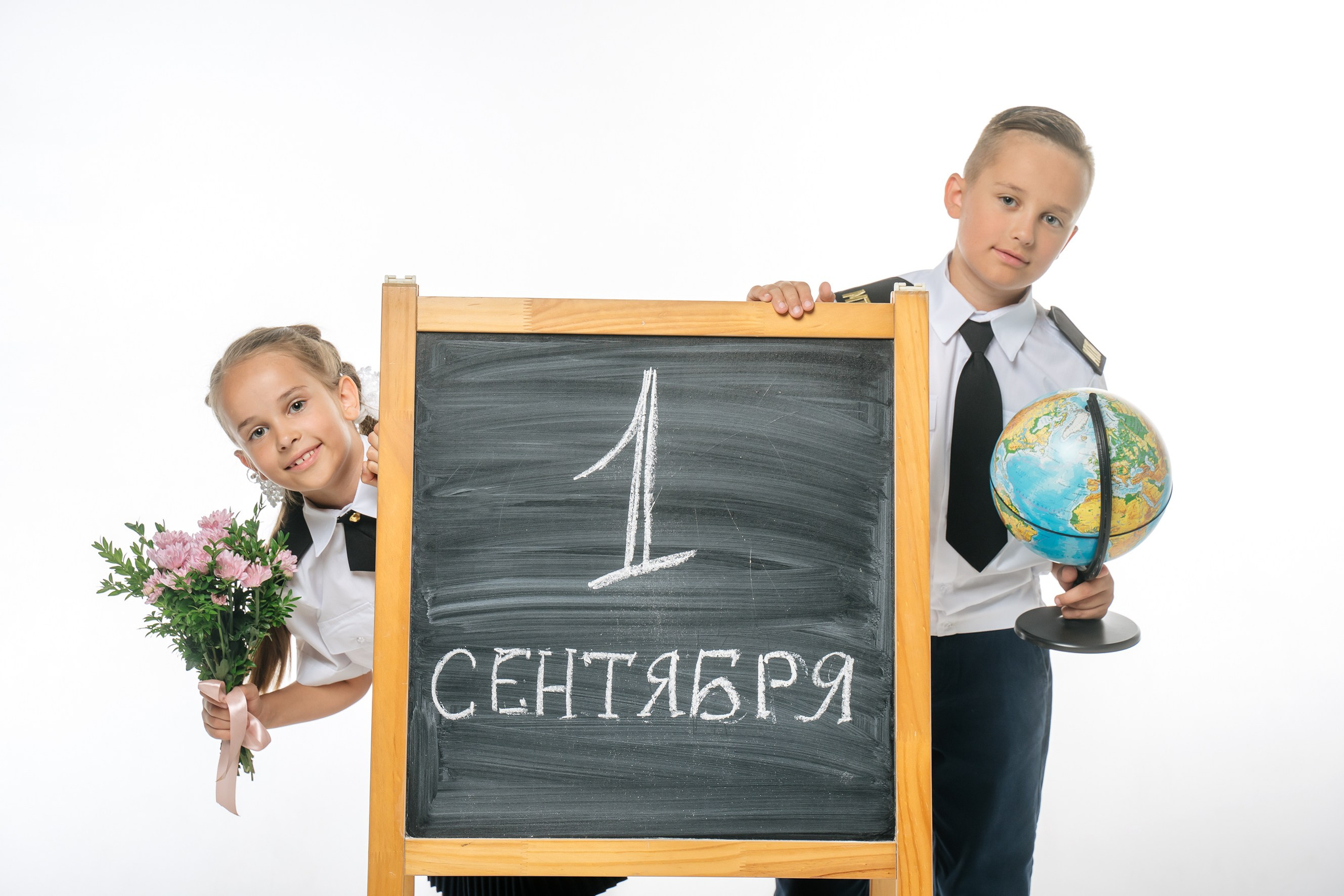 Студийная сьемка первоклассника. Выпускные альбомы, школьные фотосессии в городе Новороссийске