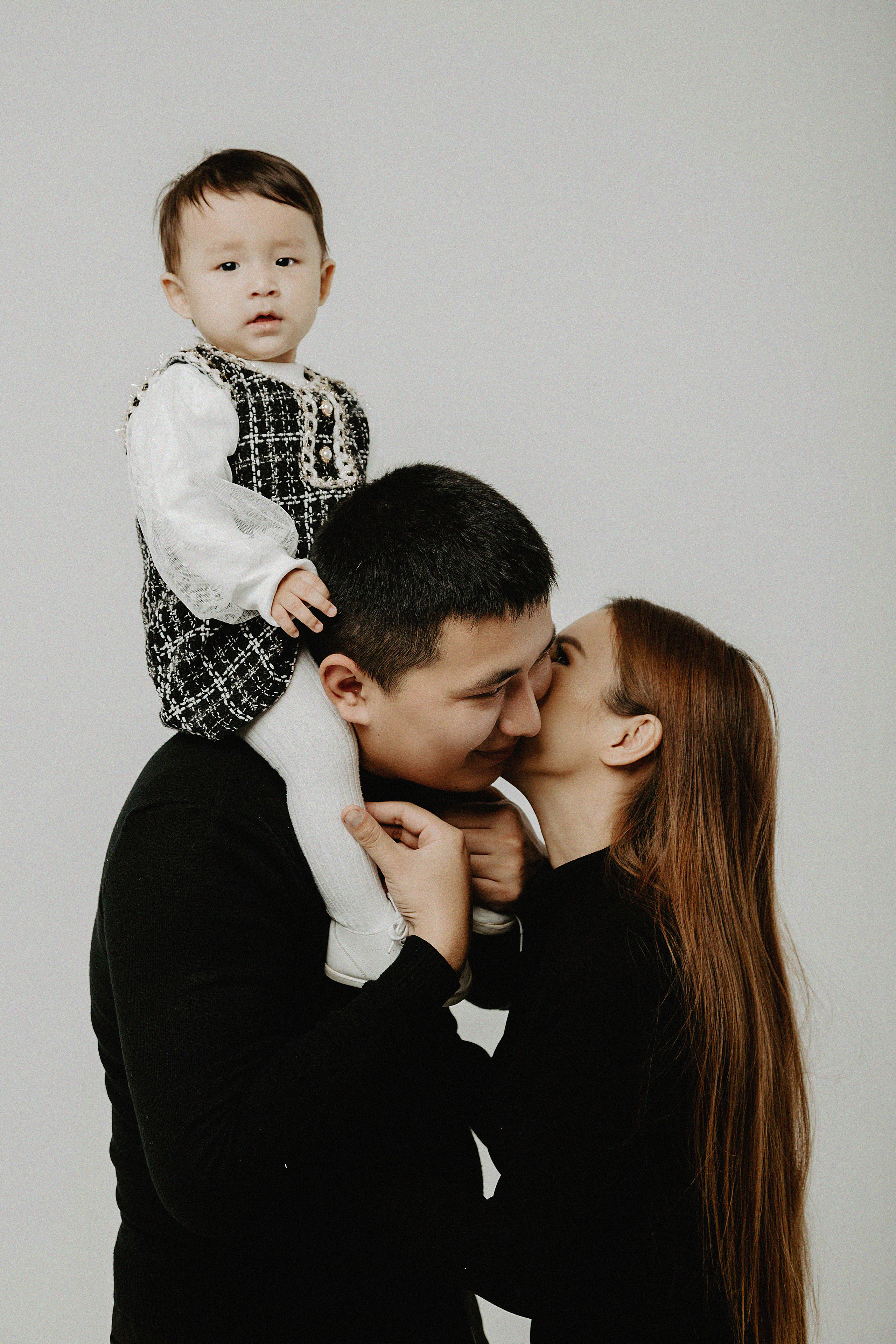 Семейная фотосессия Нурдаулета Акниет и принцессы Адемы. Свадебный, семейный и портретный фотограф в Алматы, Костанай