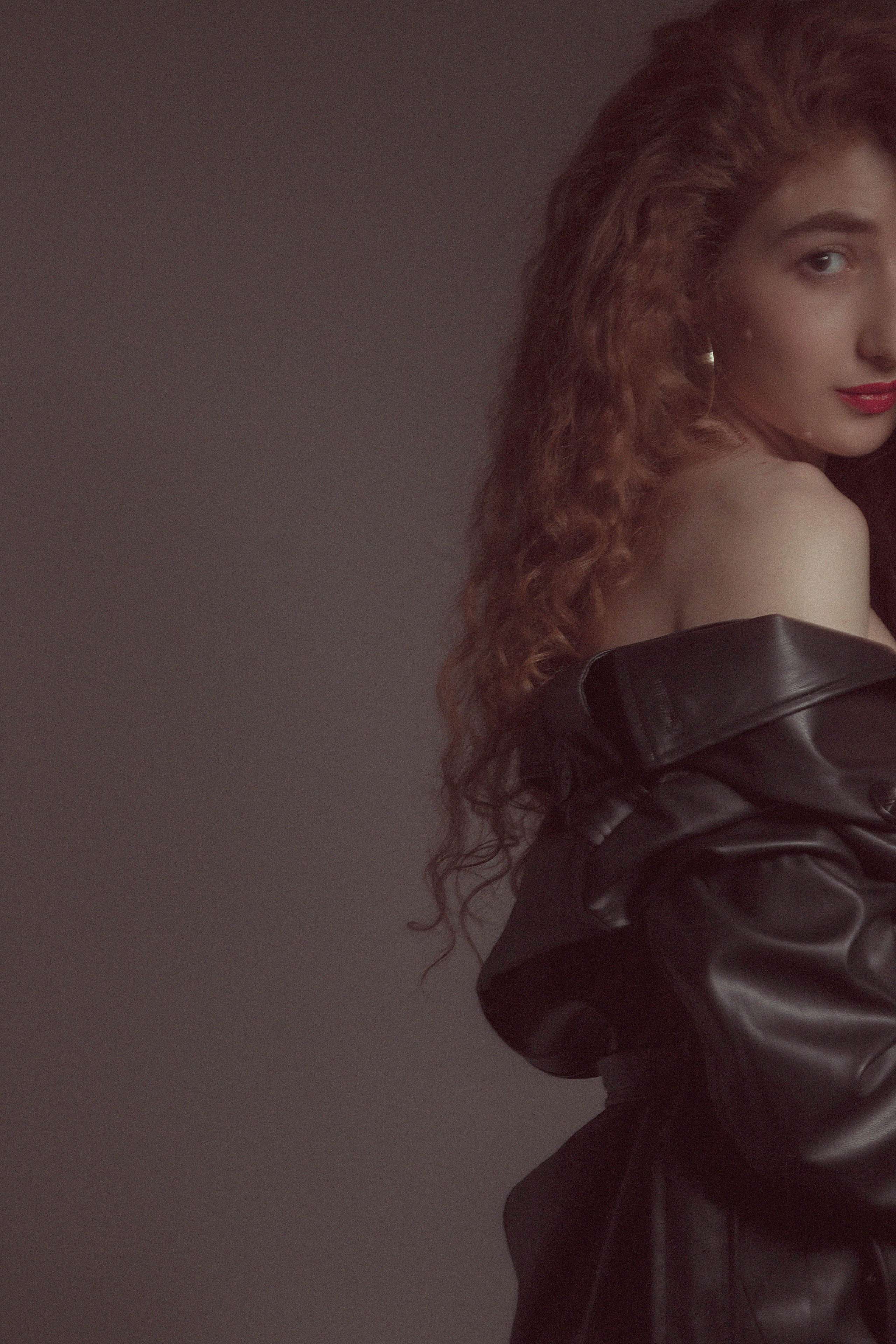 Фотосессия Миланы в фотостудии Пространство. Свадебный, семейный и портретный фотограф в Алматы, Костанай