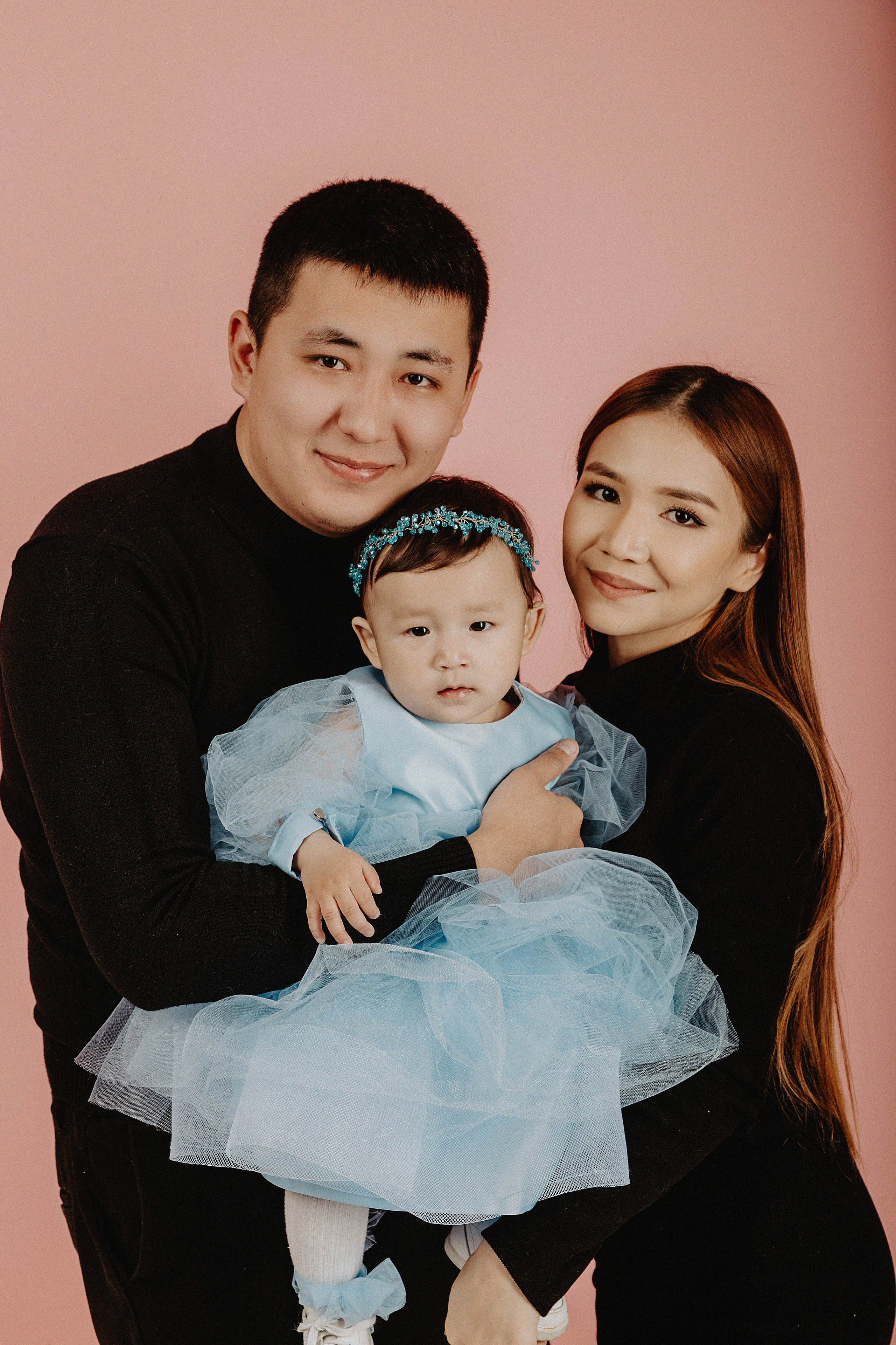 Семейная фотосессия Нурдаулета Акниет и принцессы Адемы. Свадебный, семейный и портретный фотограф в Алматы, Костанай