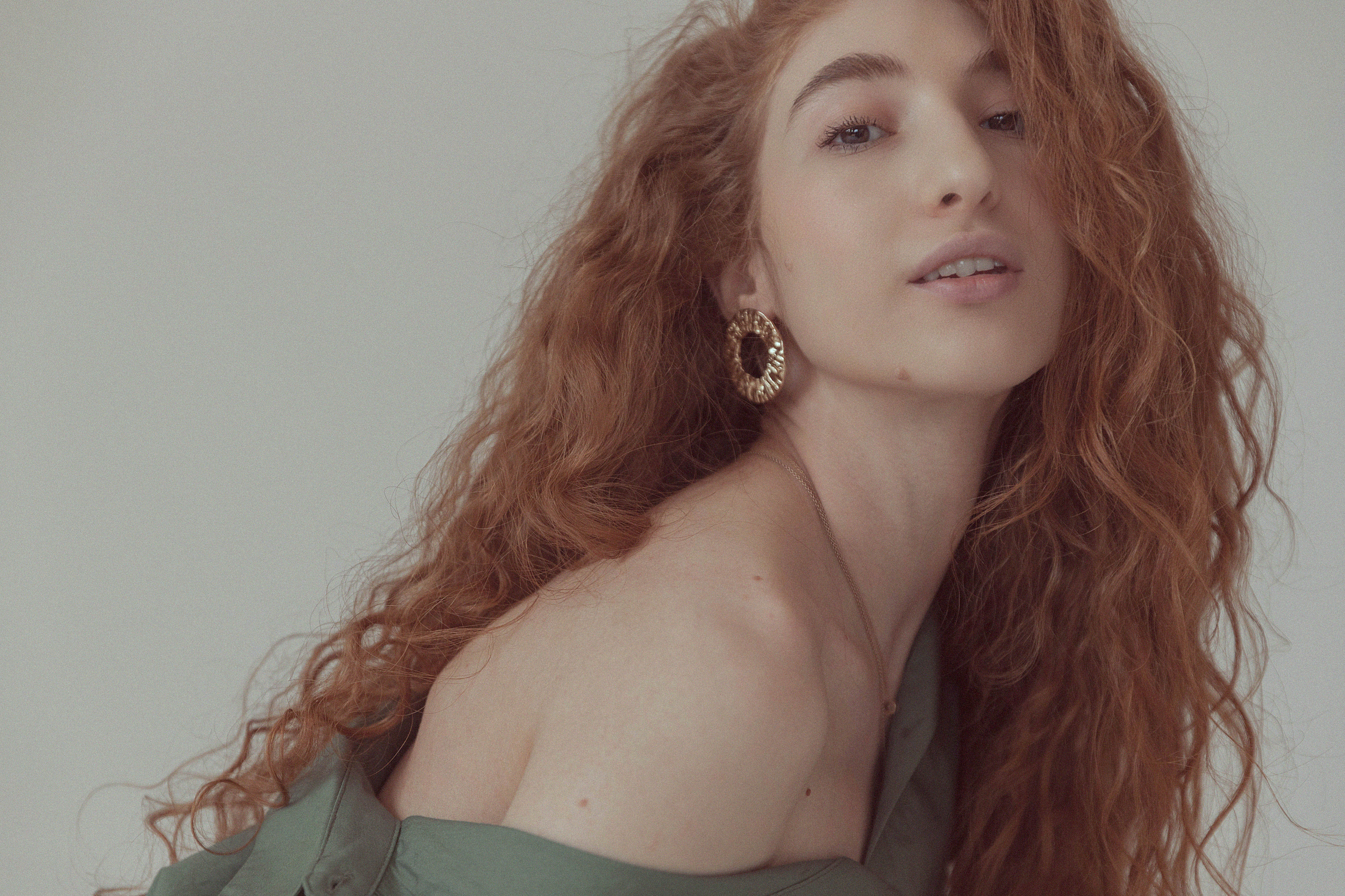 Фотосессия Миланы в фотостудии Пространство. Свадебный, семейный и портретный фотограф в Алматы, Костанай