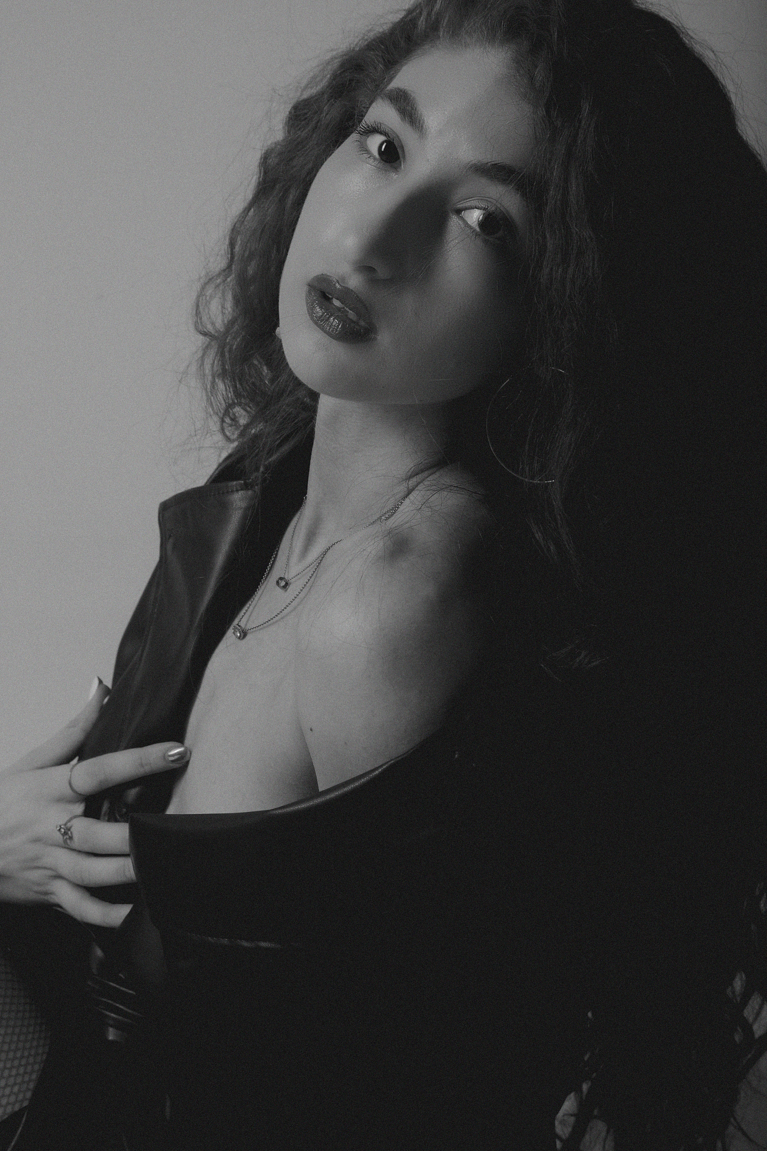 Фотосессия Миланы в фотостудии Пространство. Свадебный, семейный и портретный фотограф в Алматы, Костанай