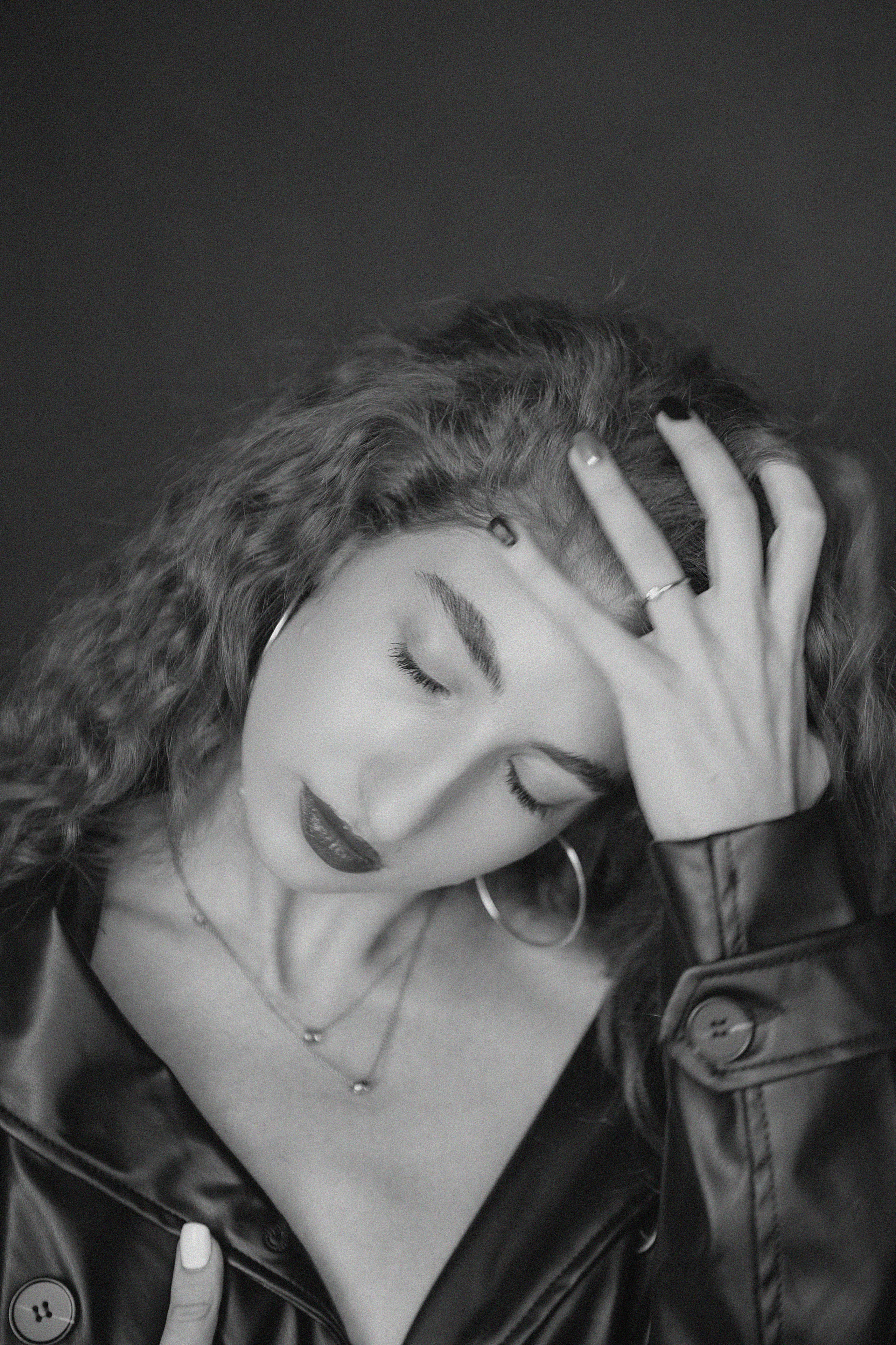 Фотосессия Миланы в фотостудии Пространство. Свадебный, семейный и портретный фотограф в Алматы, Костанай