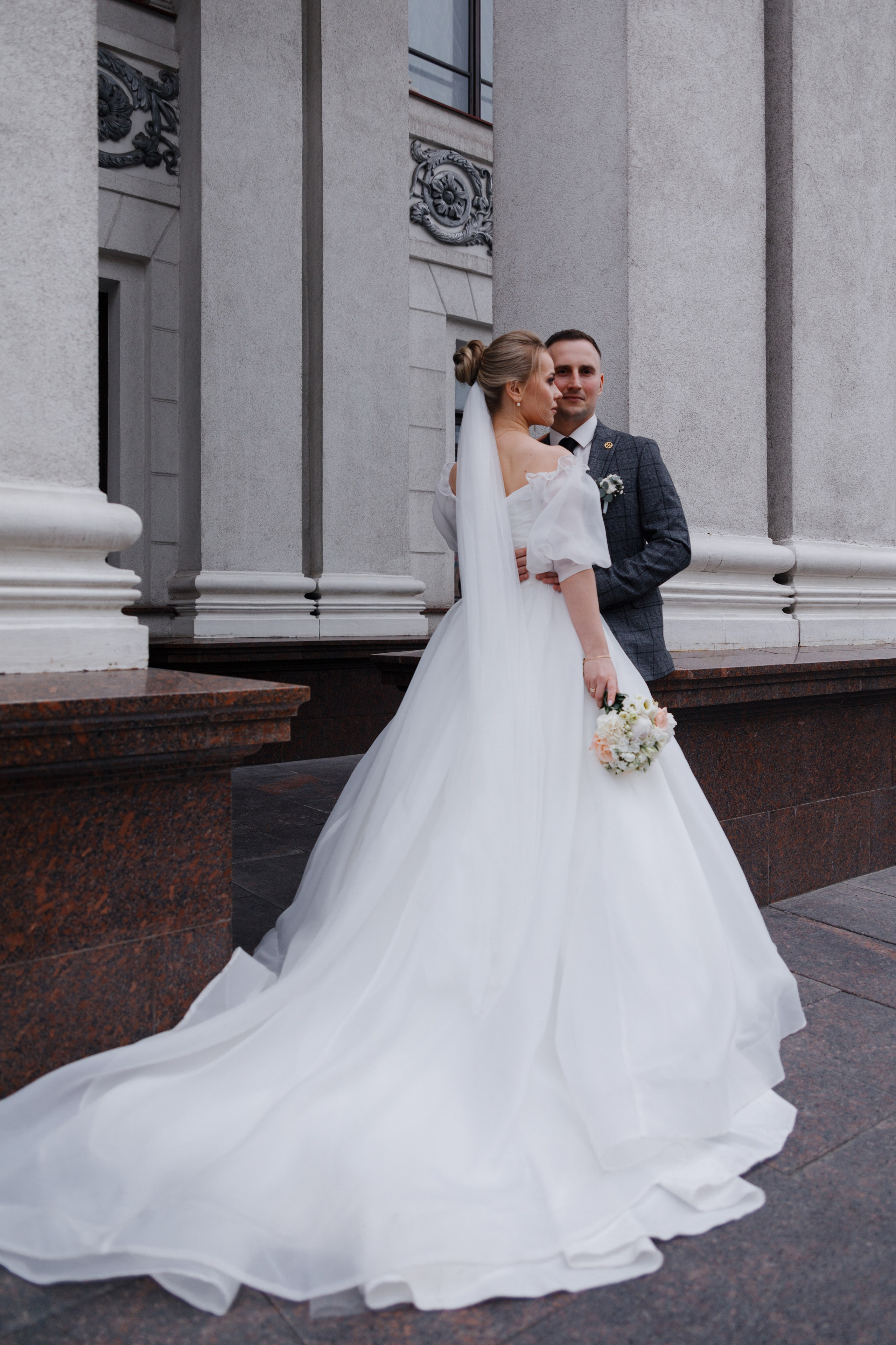 Апрельская история. Главная