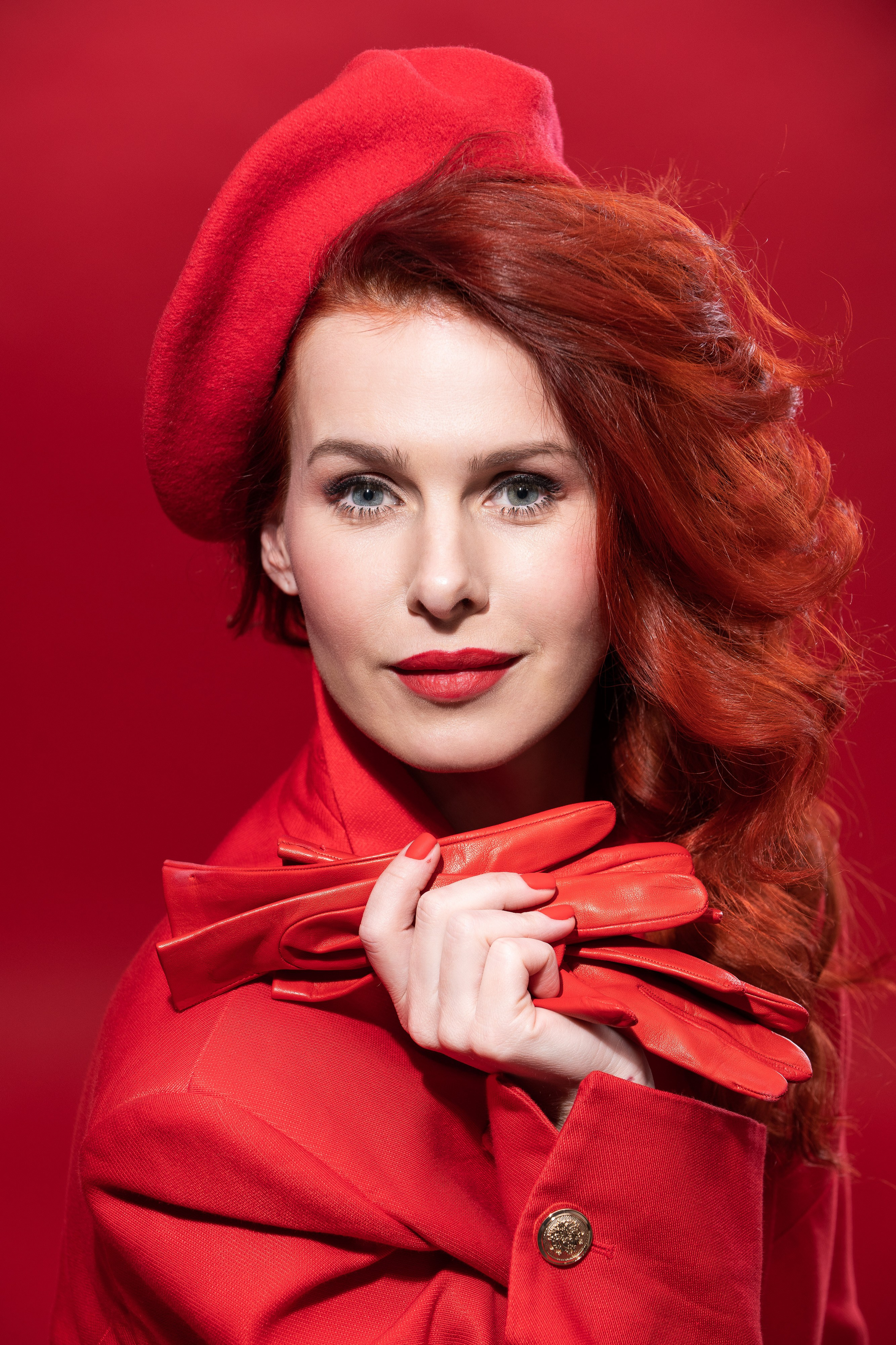 Total Red. Portrait photographer in Minsk Slava Potalakh