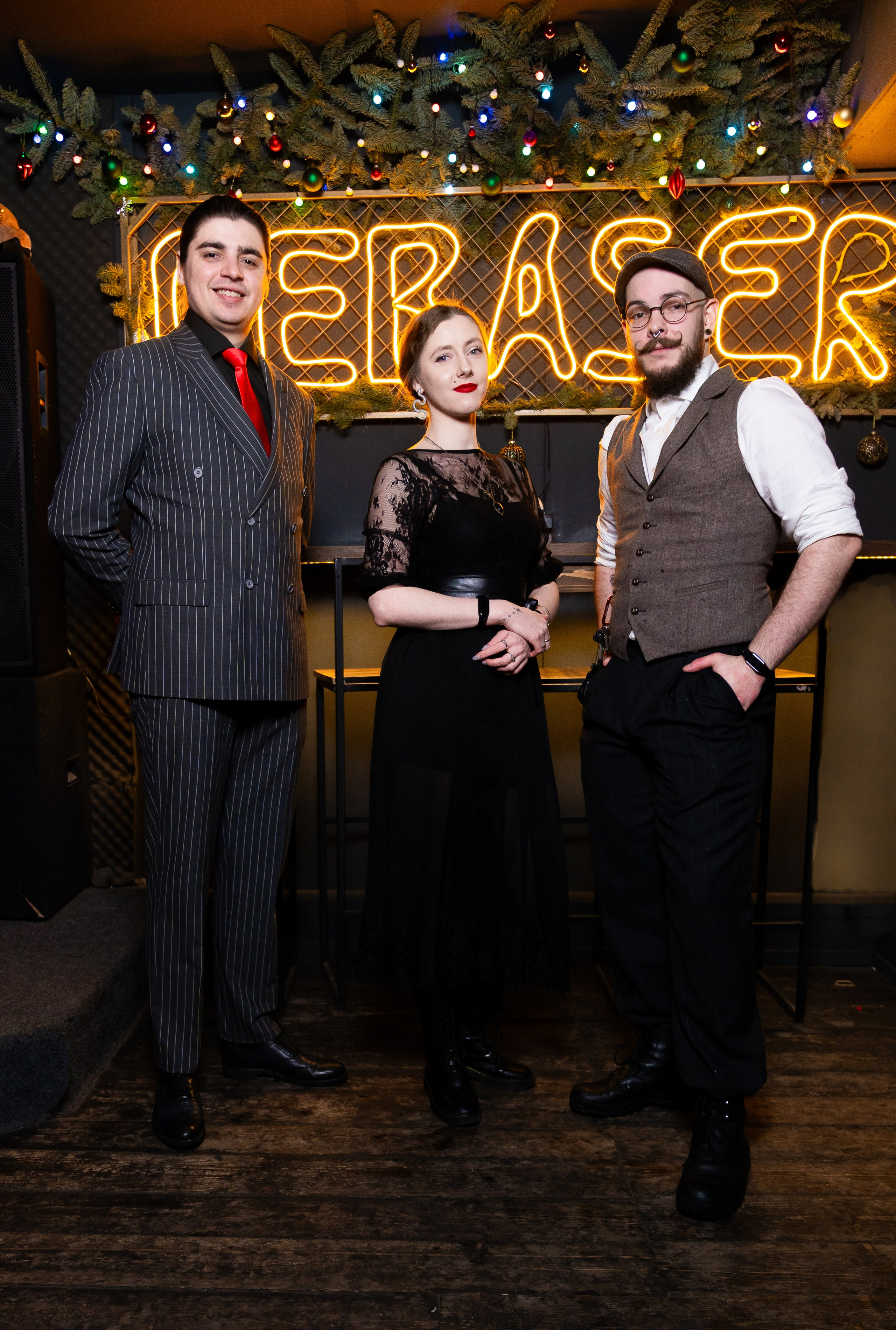 Новый год 2026. Новогодняя ночь 2026 в баре Дебошир (Debaser). Репортажный, street и urban фотограф в Санкт-Петербурге Мальцев Евгений