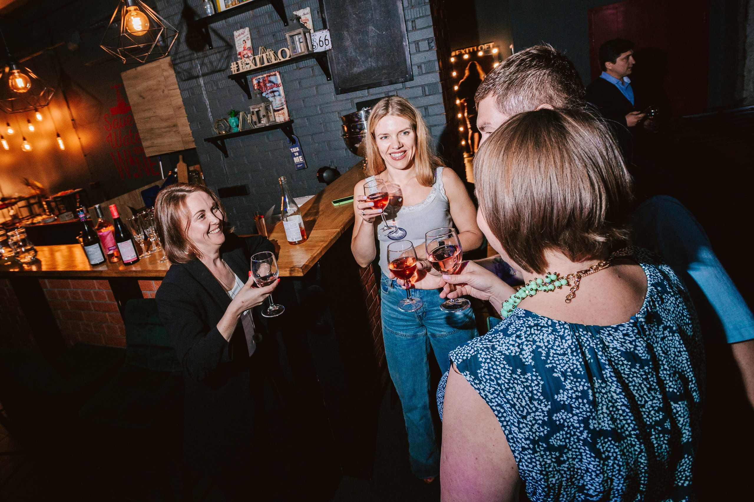 ВЕСЕЛЬЕ НА ДНЕ БОКАЛА