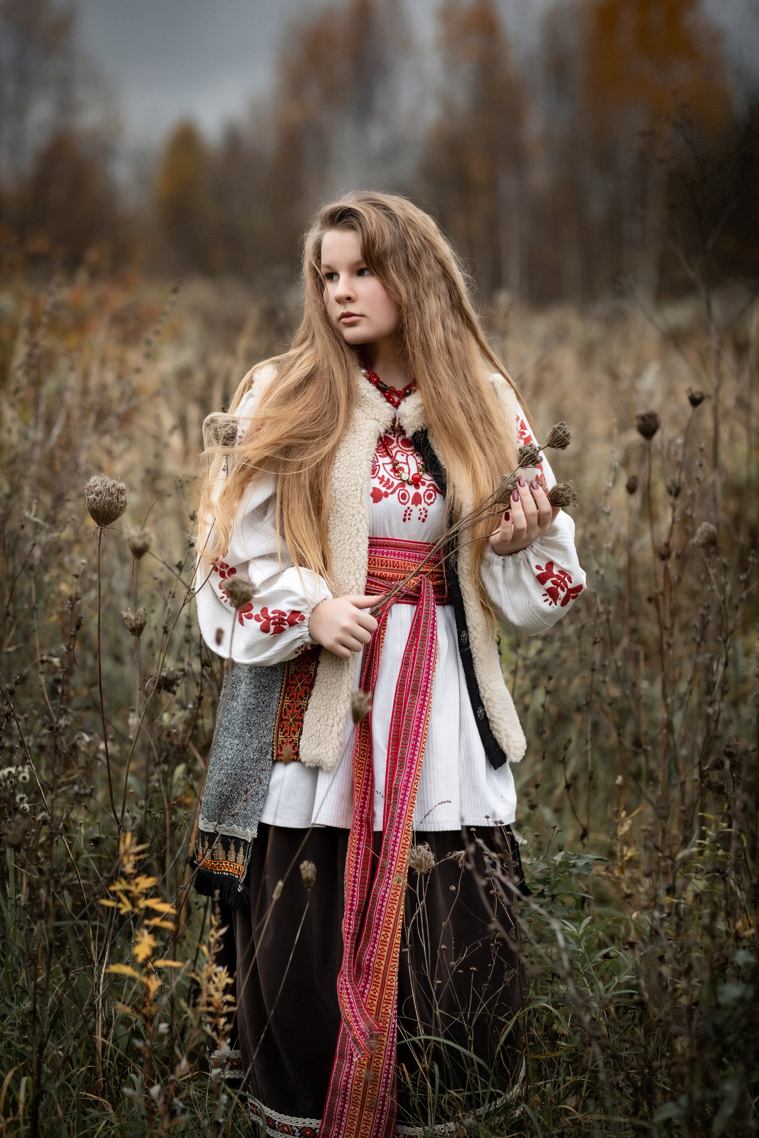 A27. Дизайнер костюмов и украшений, фотограф