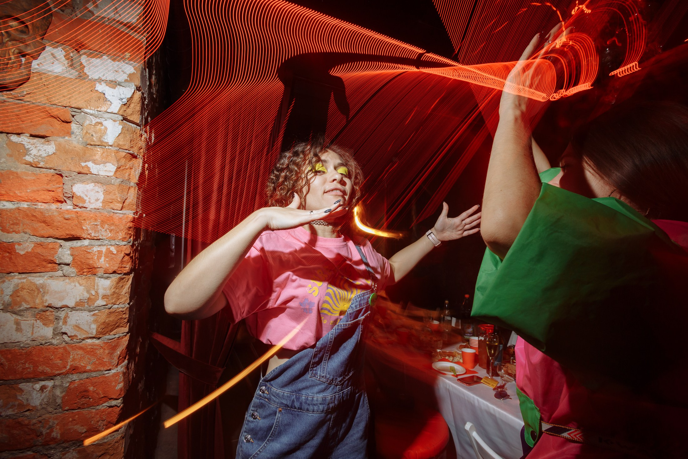 День рождения Кати в стиле 90-00х. Событийный фотограф Максим Бескоровайновнов