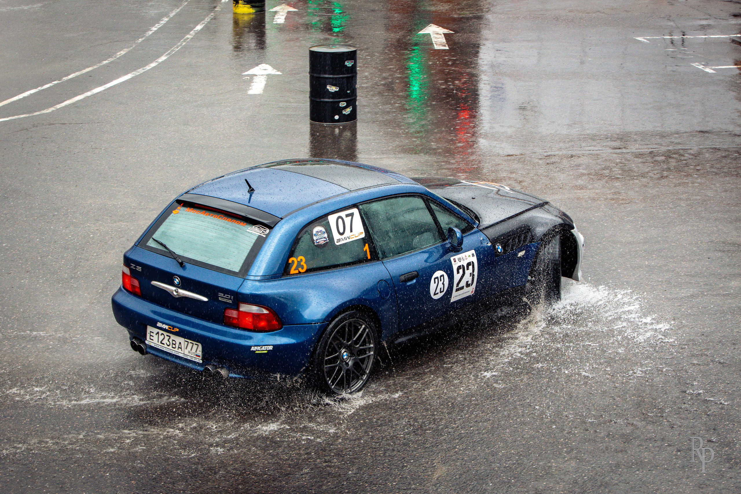 SHOWDOWN. Rusty Photographer