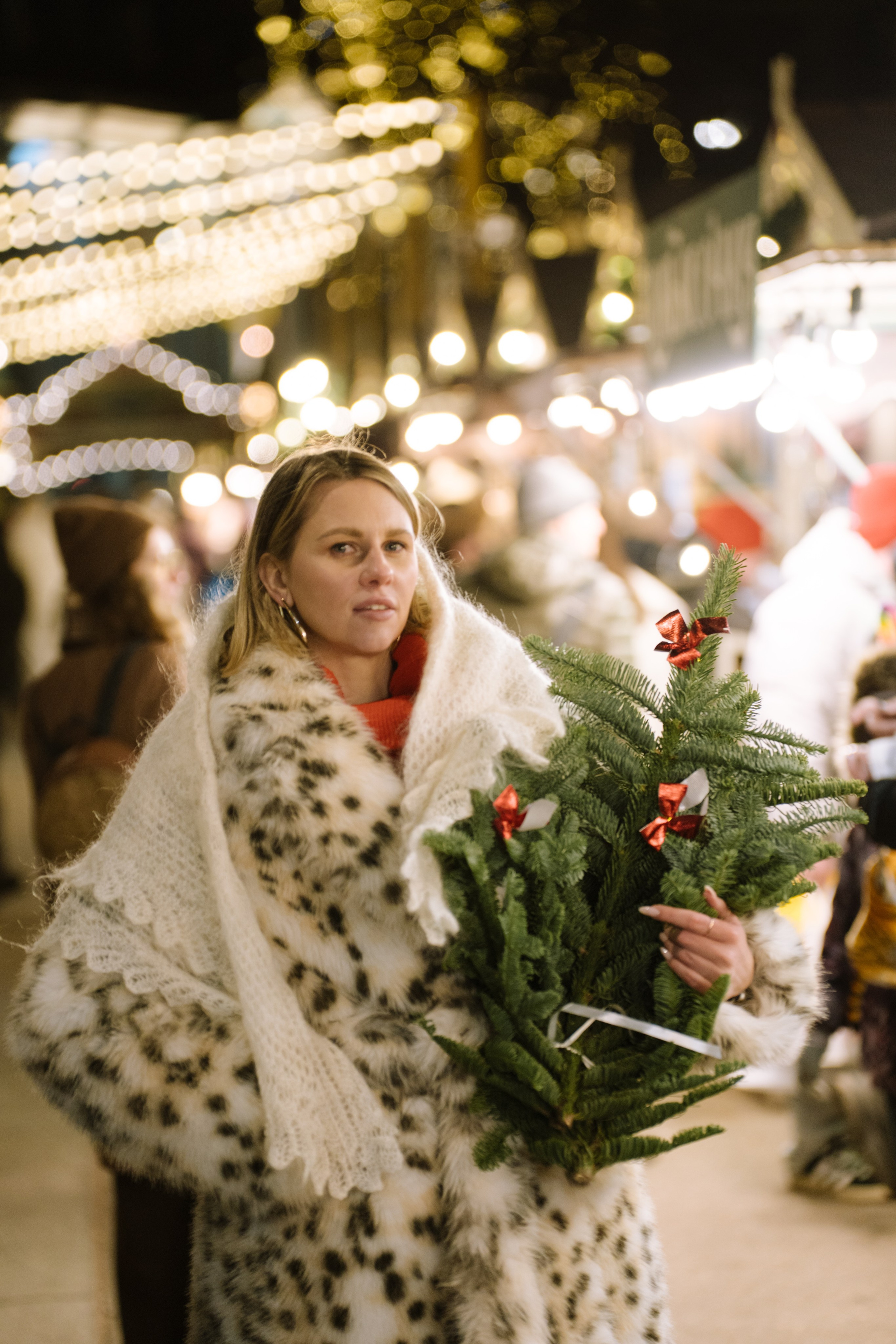 ПРОГУЛКА НА МАНЕЖНОЙ ПЛОЩАДИ ДЛЯ ДЕВУШКИ ПЕРЕД НОВЫМ ГОДОМ (НОВОГОДНЯЯ ФОТОСЕССИИЯ НА МАНЕЖНОЙ ПЛОЩАДИ). Профессиональный фотограф, Санкт-Петербург — Виктория Богомолова