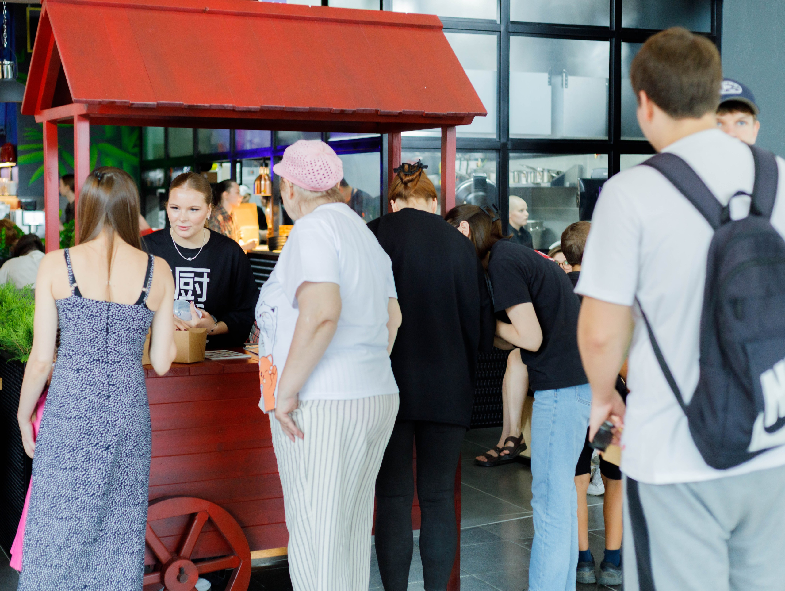 Кухня Ли. Открытие. Репортажный фотограф в Новосибирске Алена Помазунова
