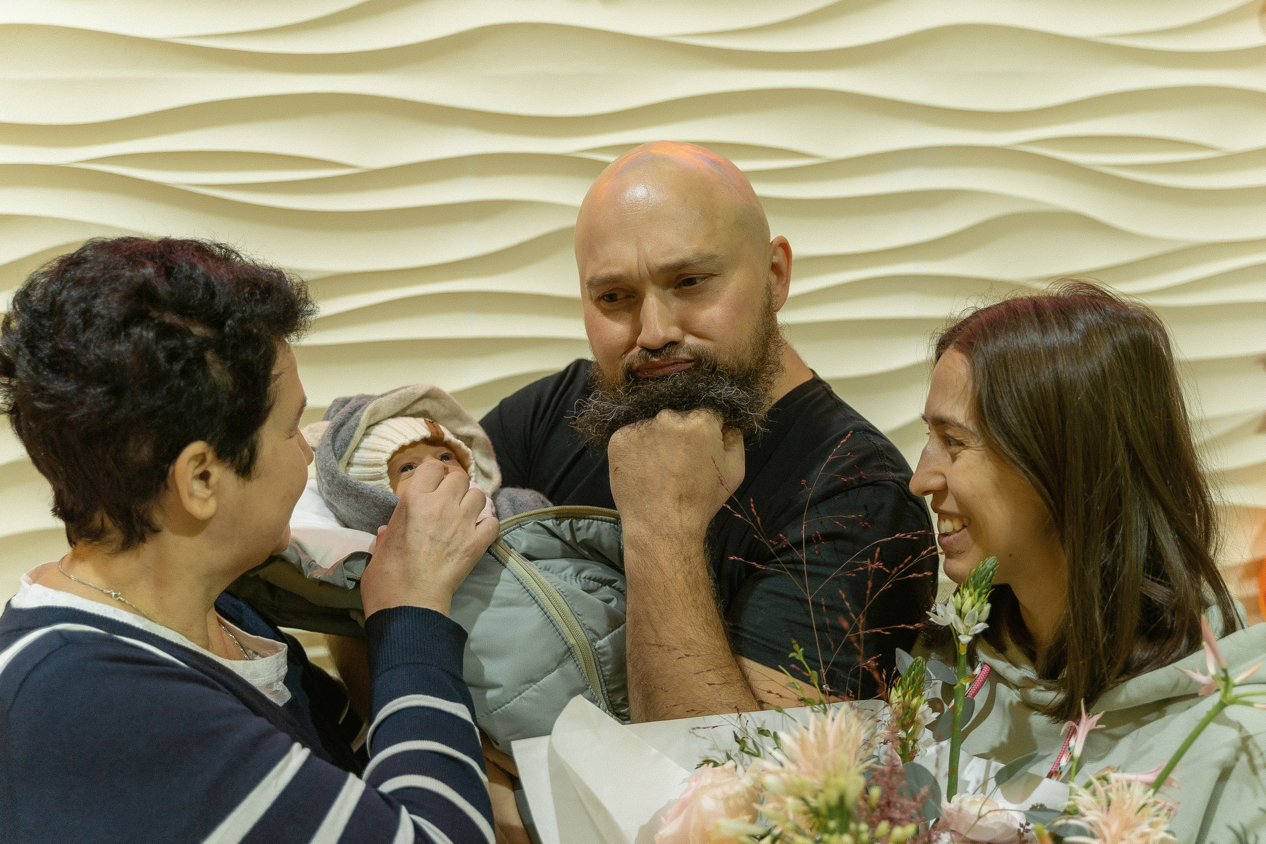 Счастье дома. Выписка из роддом при ГКБ № 29. Фотографы на роды в Москве. Фото и видео родов. Фотопроект «Продолжение рода»