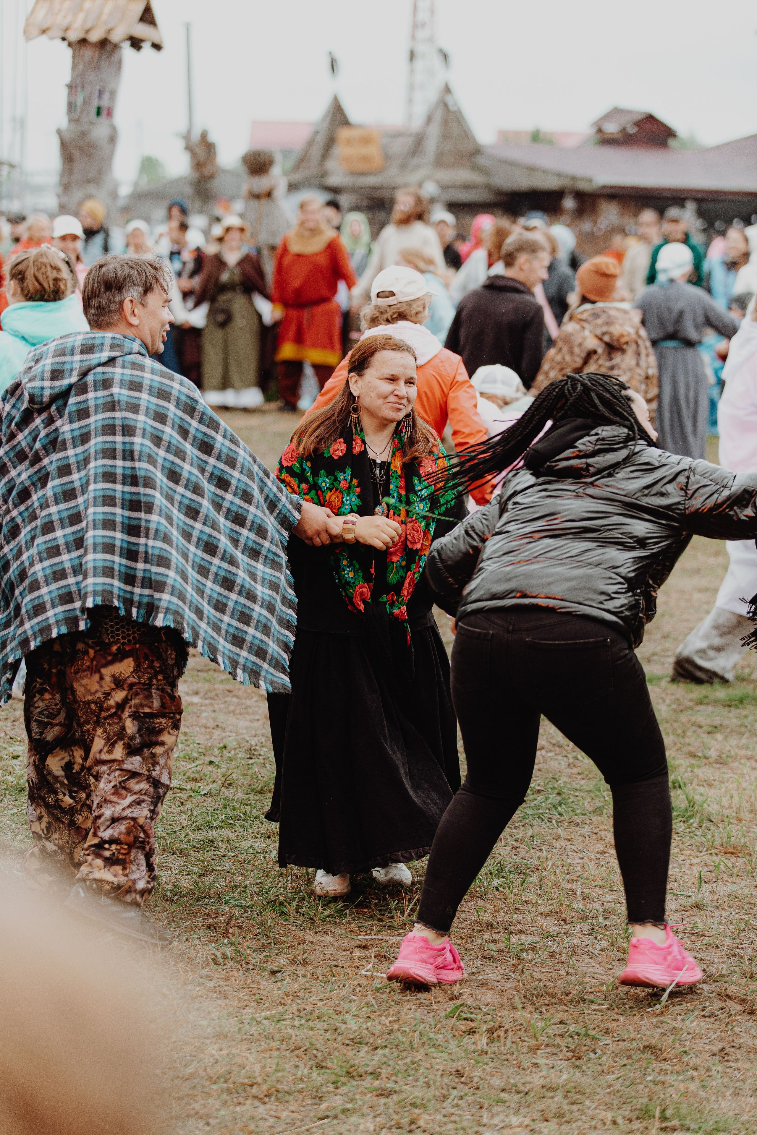 Фестиваль «Абалакское поле» XVI. Арт-фотограф Крис Л. в Тобольске: портрет, семейные, свадьбы