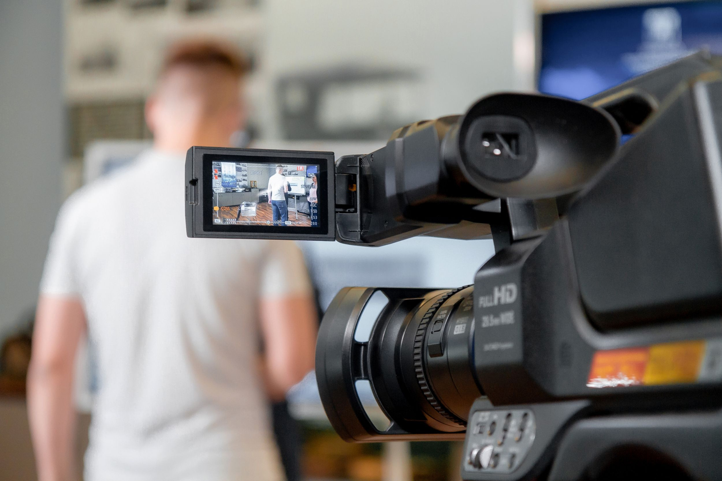 С электроникой по жизни. Свадебный и семейный фотограф в Томске Максим Бейков