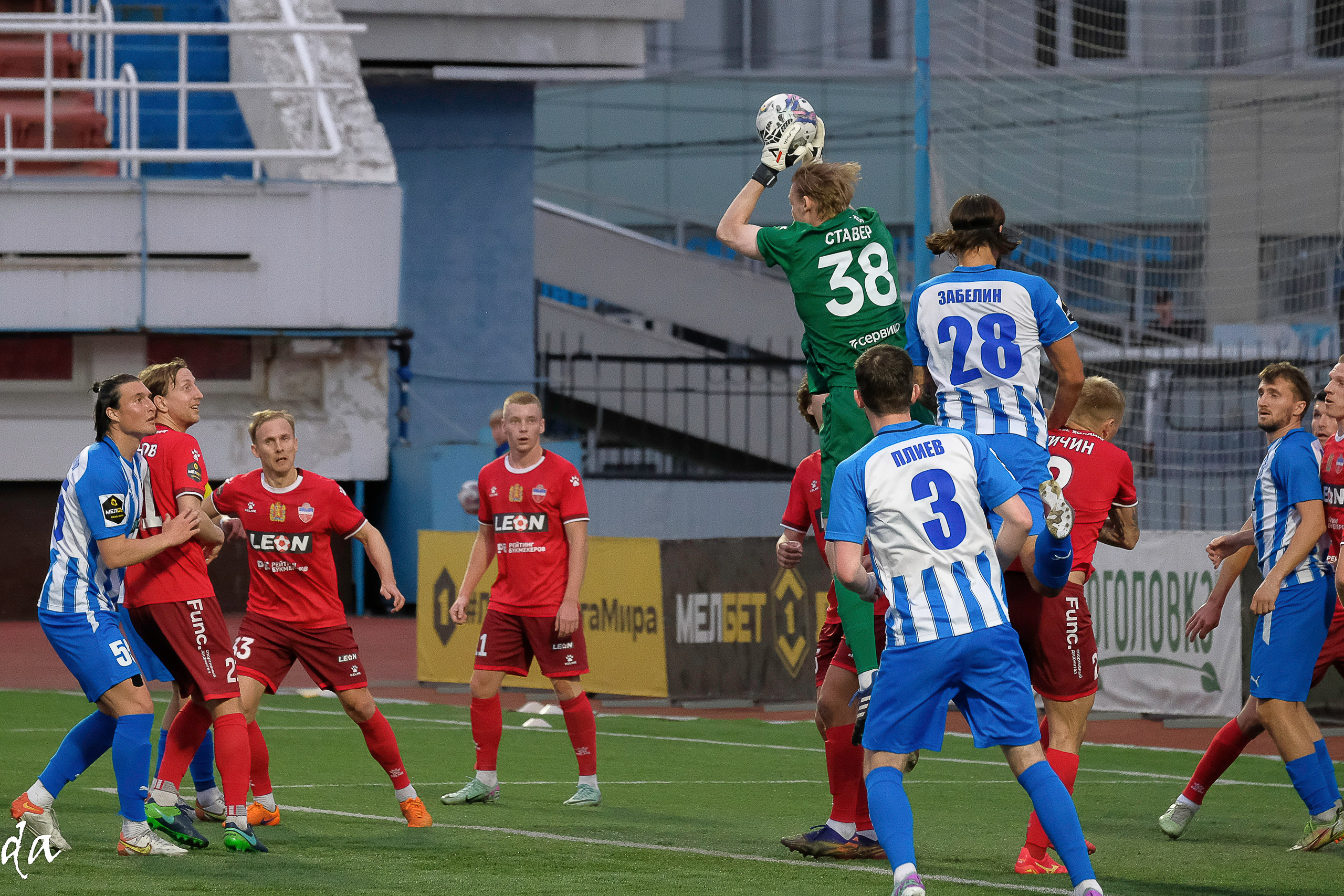 Фото футбольных матчей Первая лига ФНЛ. Фотограф Дмитрий Алексеев