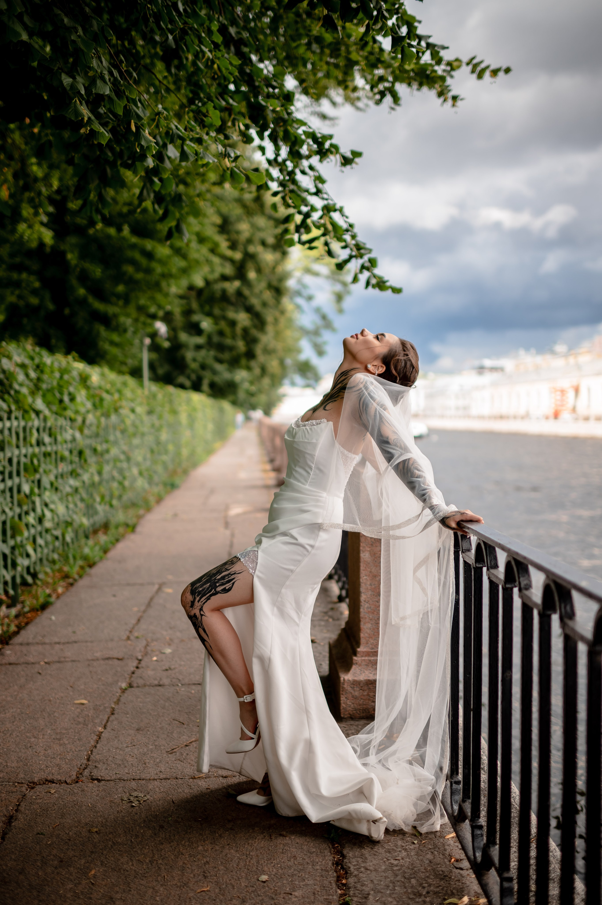 Диана и Евгений (маршрут № 1 в Питере: Исаакиевская площадь, красные маркизы Астории, набережная Мойки, Дворец Штиглица и Летний сад). Портретный, семейный и свадебный фотограф в Санкт-Петербурге и в Пушкине Ширяев Денис