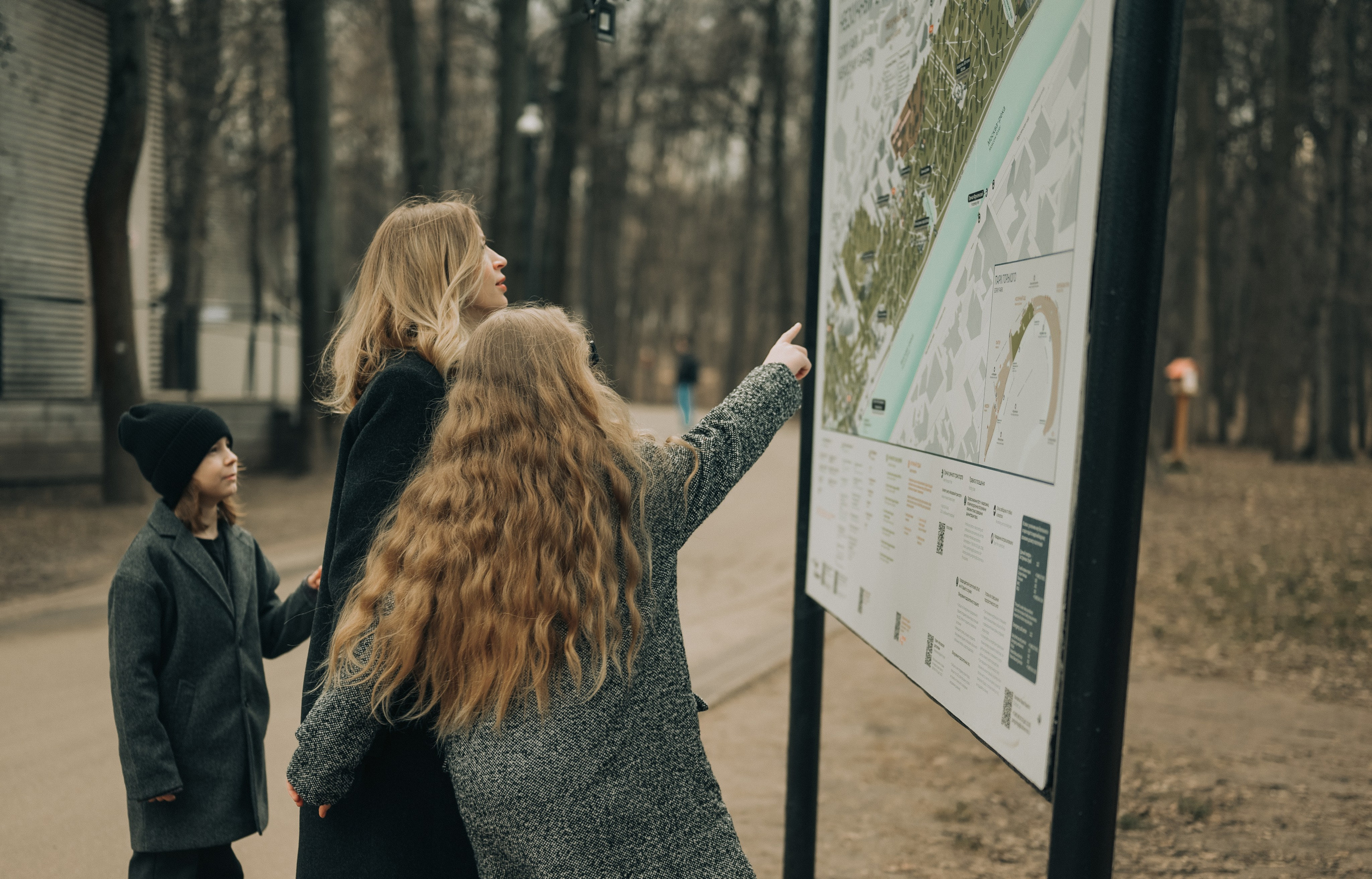 Весенняя прогулка. Аня, Егор, Эми и Миша. Семейный фотограф в Москве Дарья Пузикова