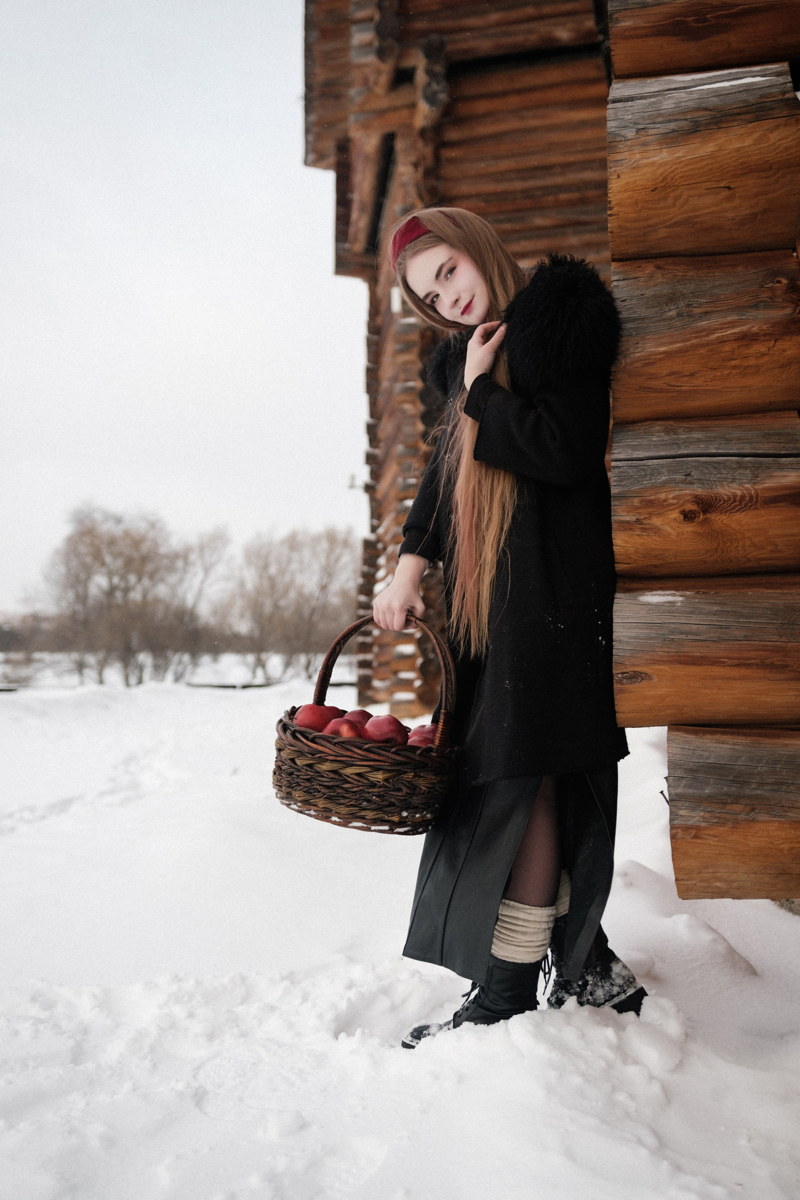 Яна в Коломенском зимой. Фотограф в Москве Максим Скоробогатов