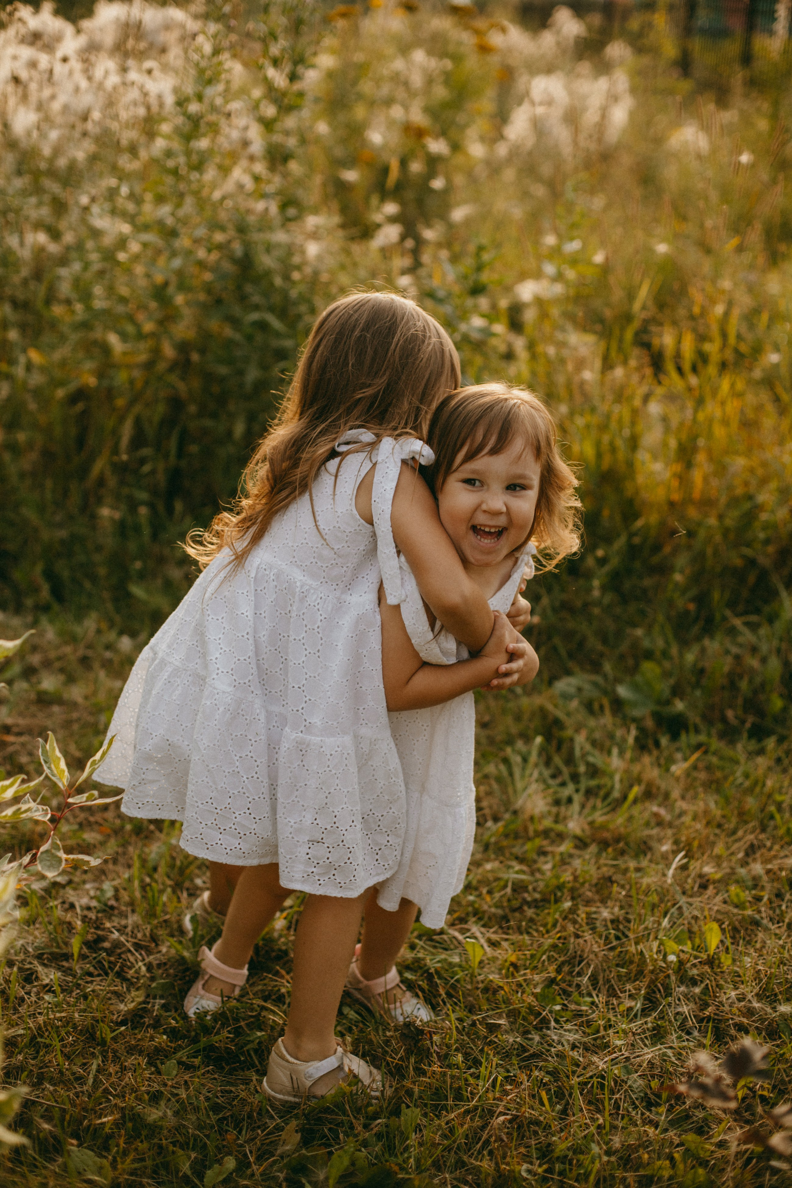 Эмма и Влада на летней прогулке с мамой. Фотограф Наталья Кургина Слюдянка Иркутск