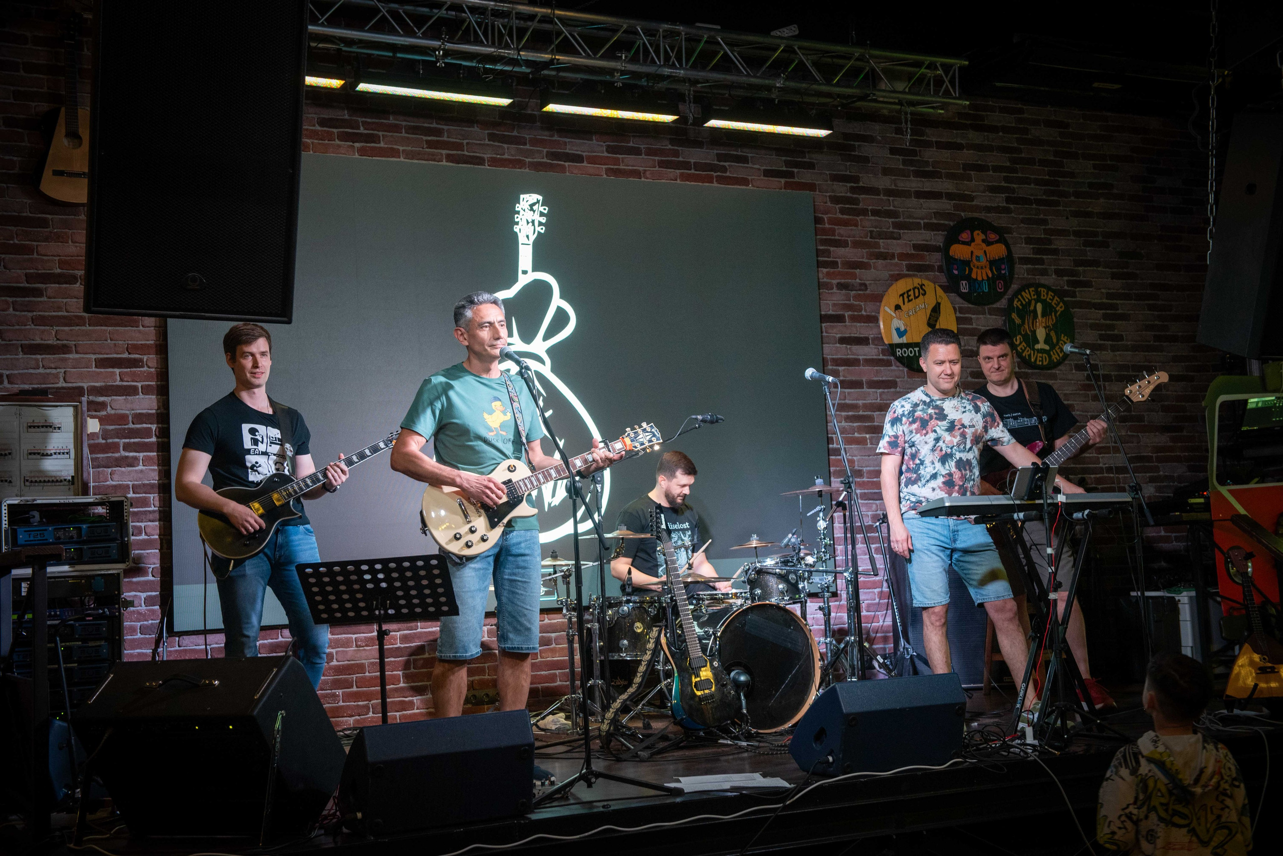 LifePub 21.05.2025. Московская кавер-группа BankBand