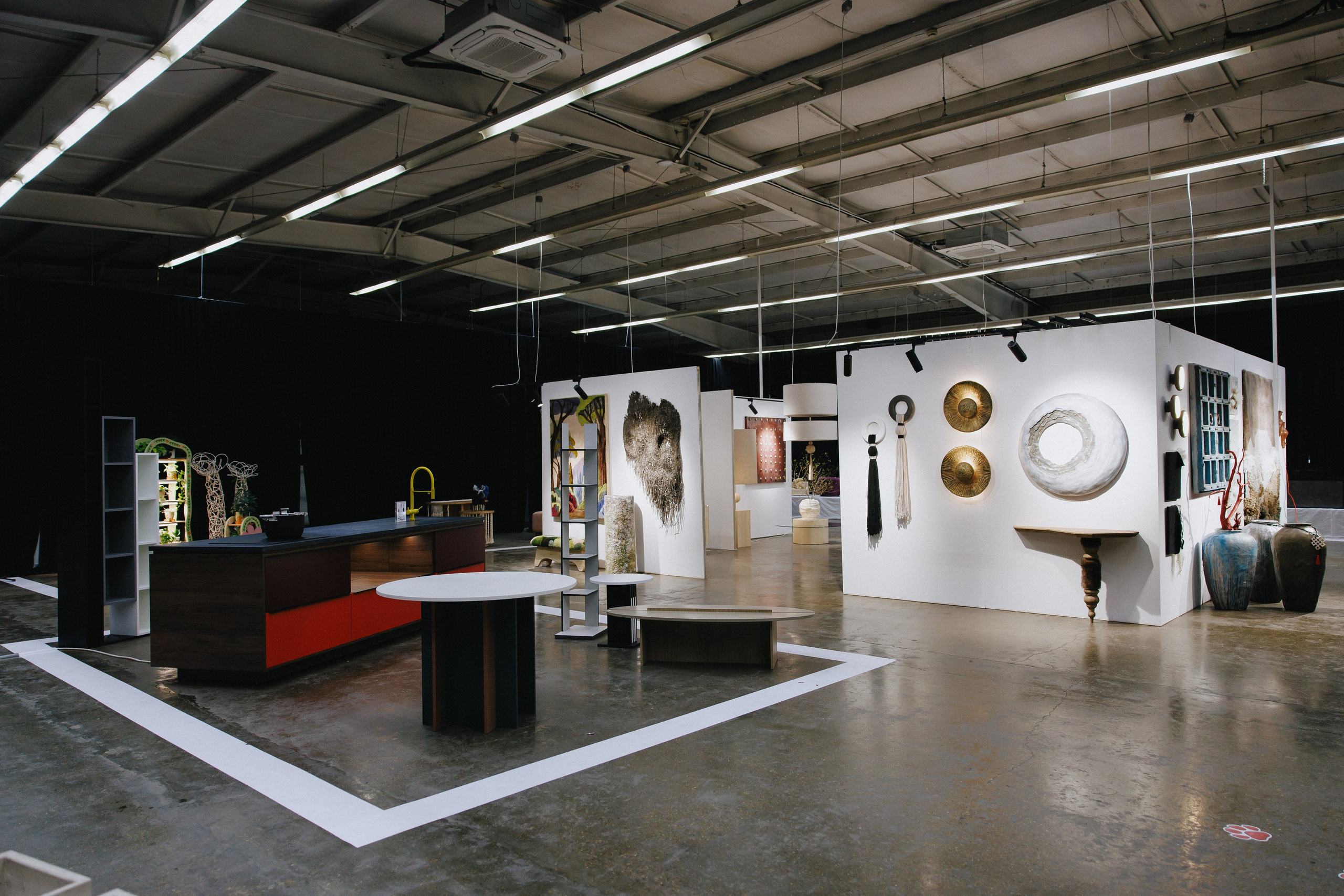 Выставка СТО ВЕЩЕЙ В ИНТЕРЬЕРЕ. Фотограф Иркутск Антипин Сергей