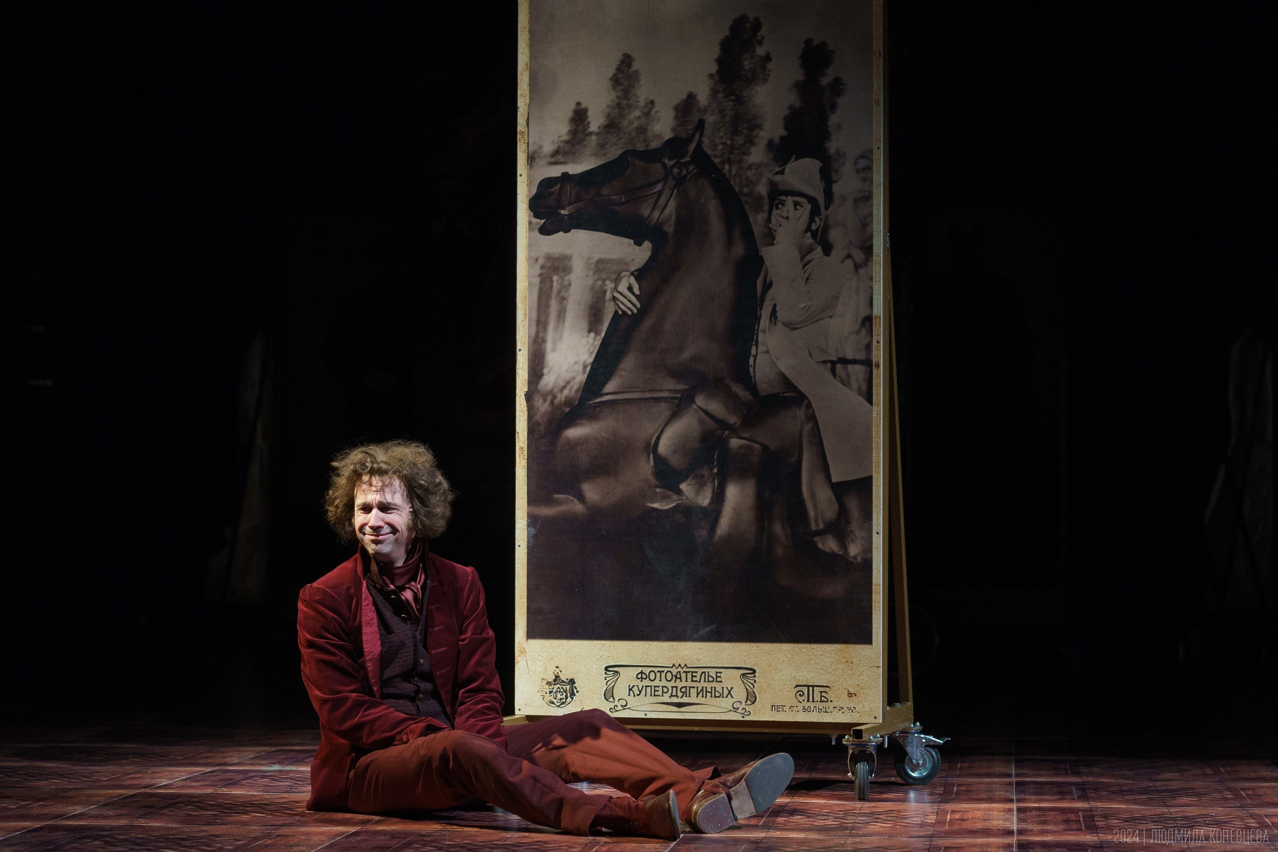 Мастерская Фоменко. «Совер­шенно Неве­ро­ят­ное Со­бы­тие». Постановка Евгений Каменькович. Театральная фотография