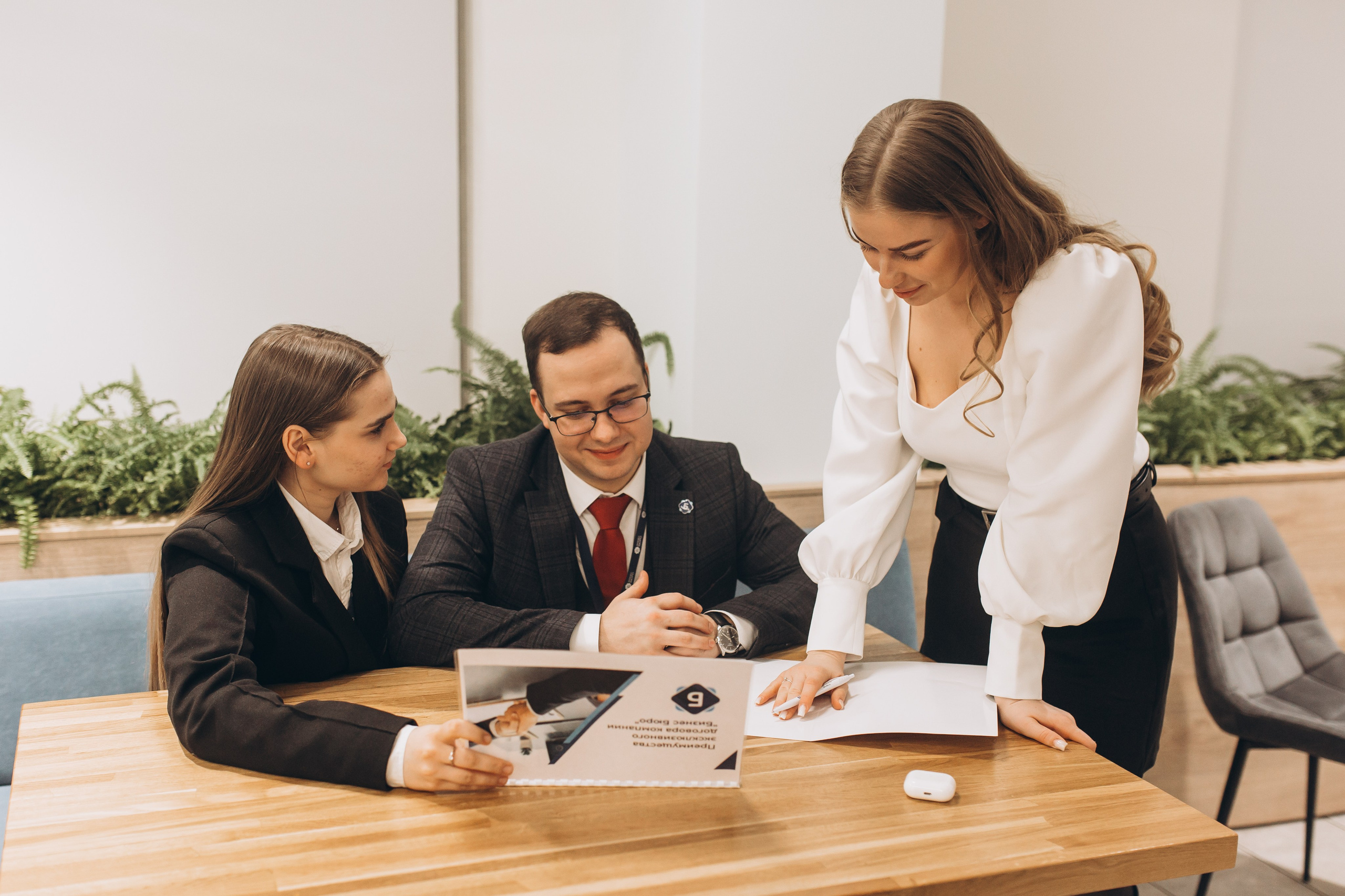 Фотосессия команды «Бизнес бюро». Фотограф Артем Бросов в Санкт-Петербурге и Дубае