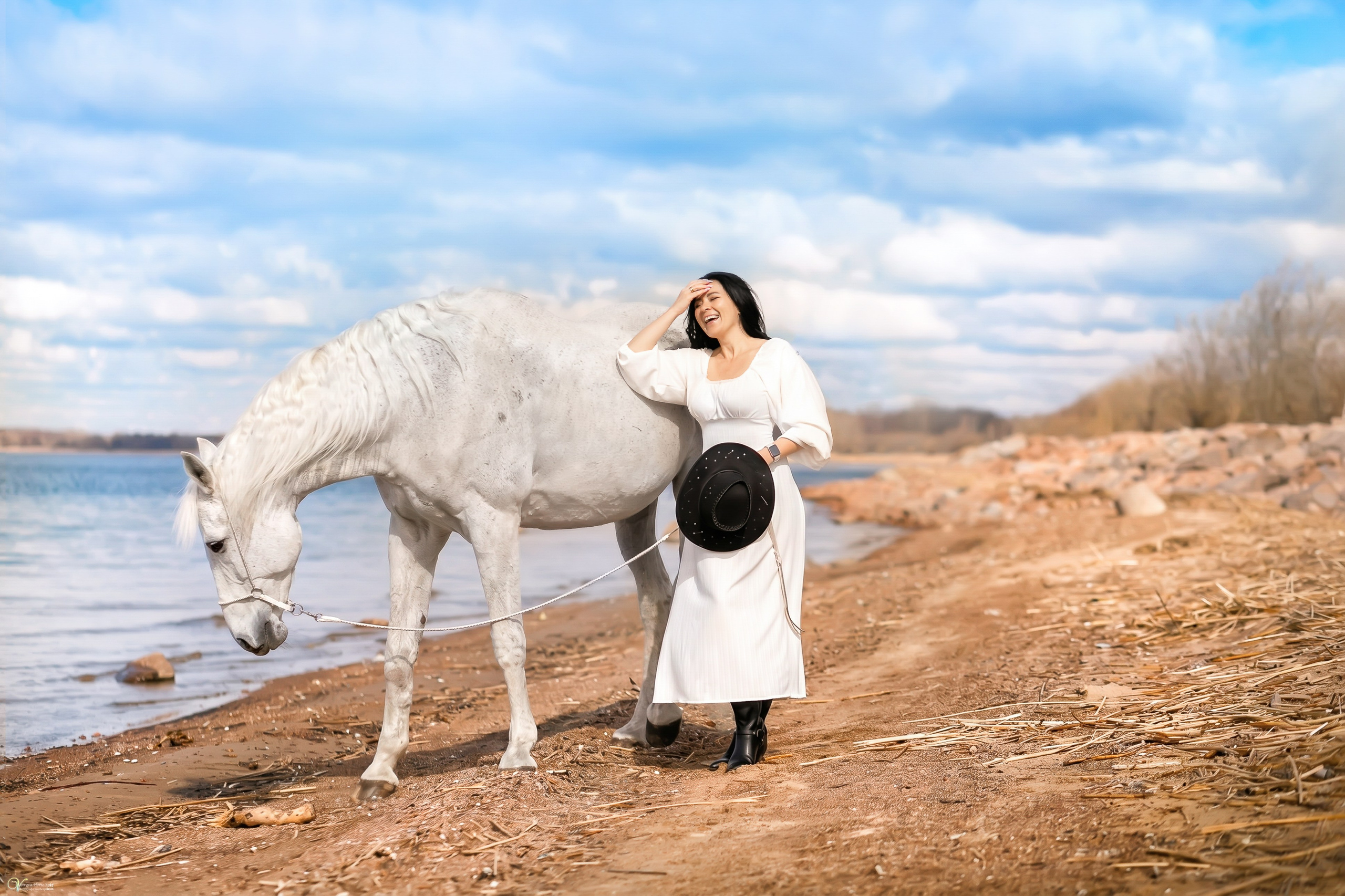 Ирина и белая лошадь. Фотограф женский и мужской портрет Санкт-Петербург