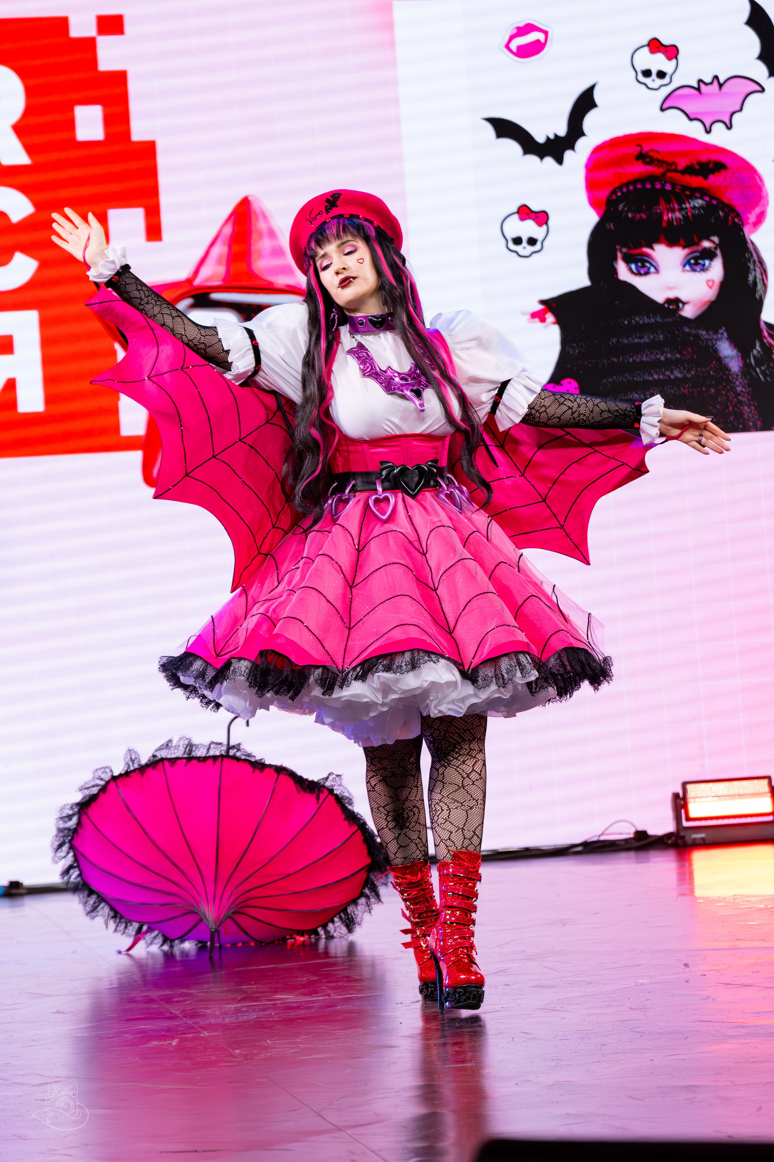 Сцена РЭД ЭКСПО 2024. Косплей фотограф