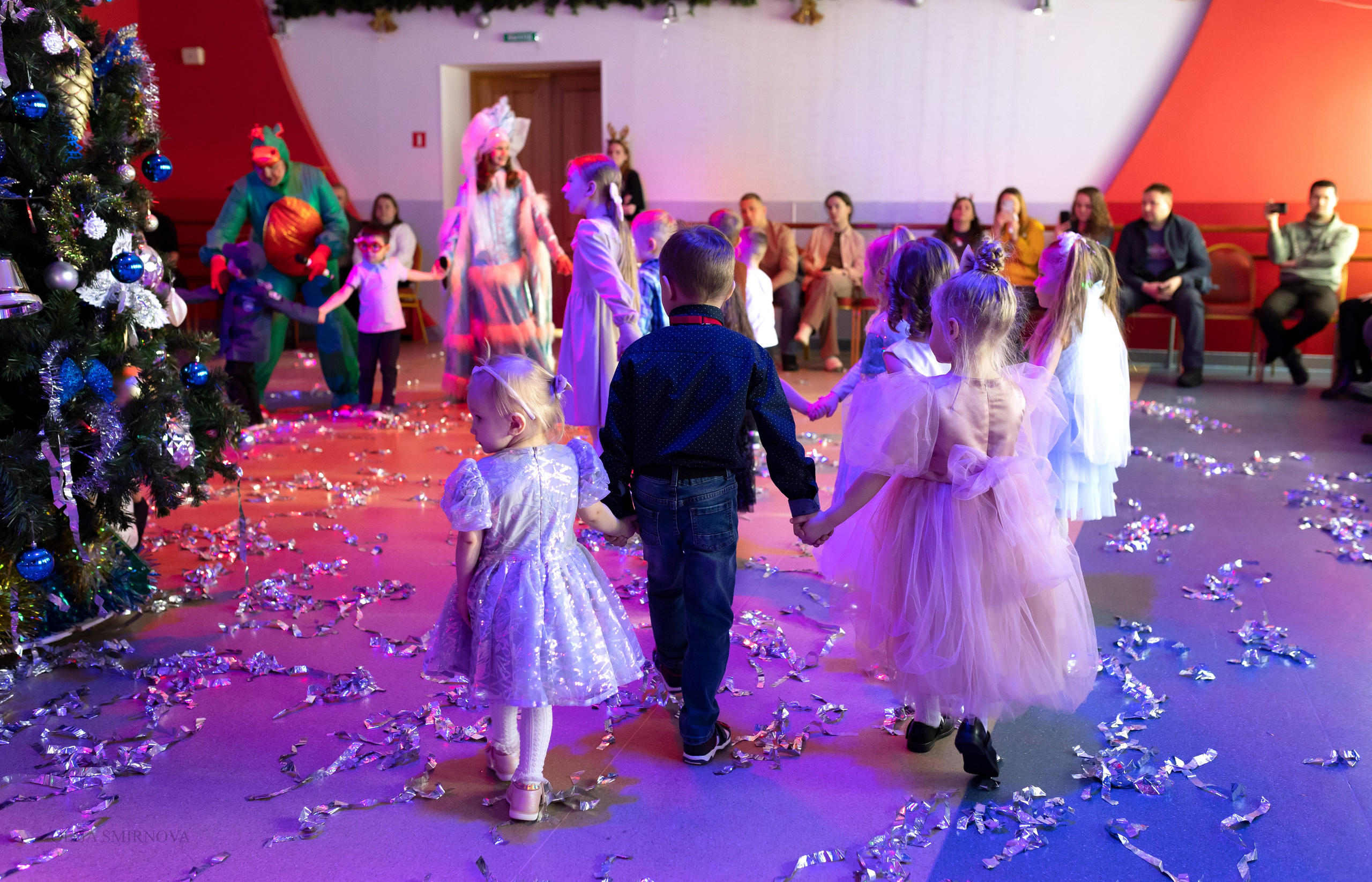 Утренник в ДОФ 04.01.25. Ольга Смирнова юрист, фотограф