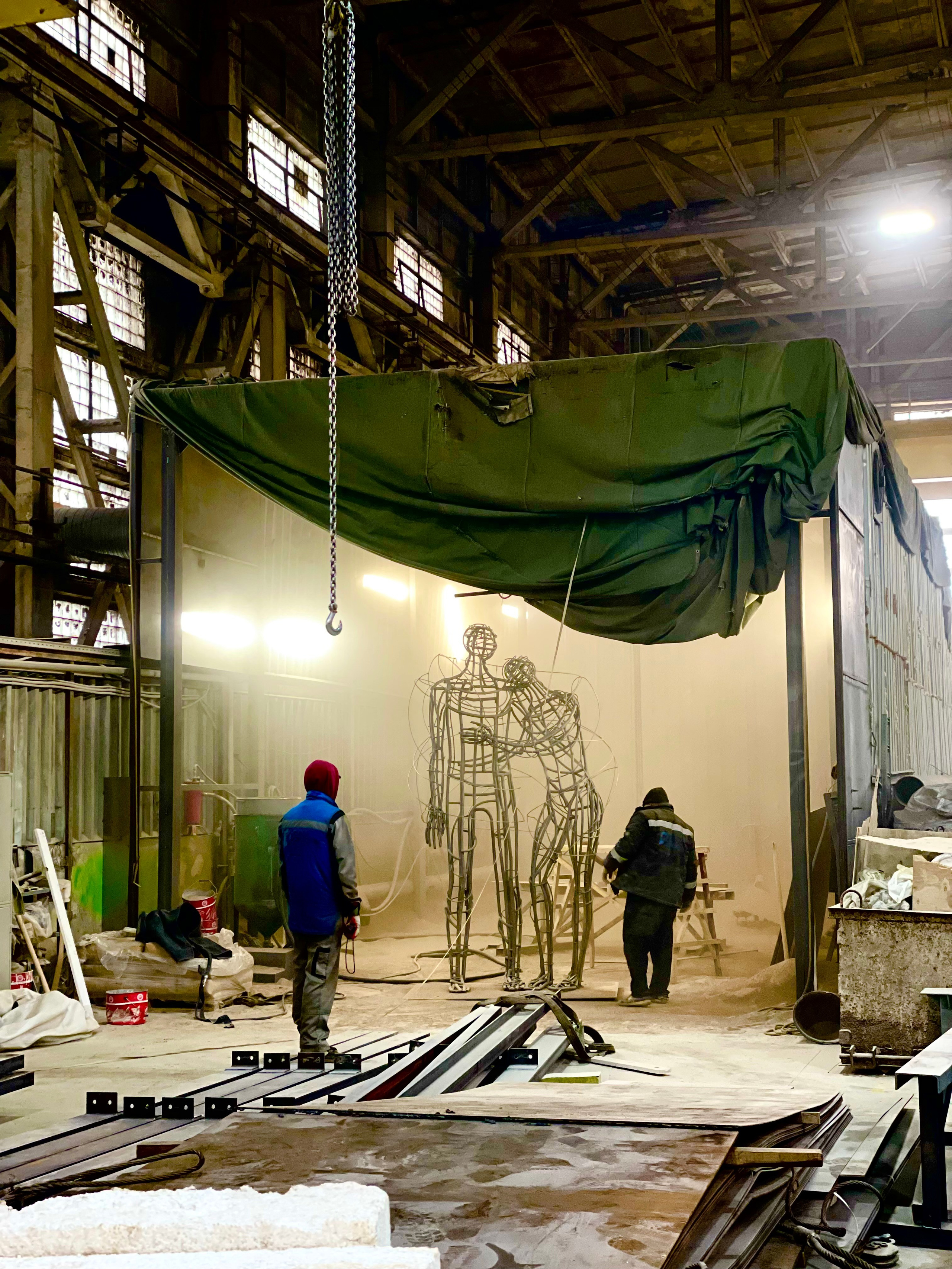 Вдвоем / СПб / Кронштадт / парк «Остров Фортов"/ набережная/ 03.2025. Художник — скульптор Антонина Фатхуллина