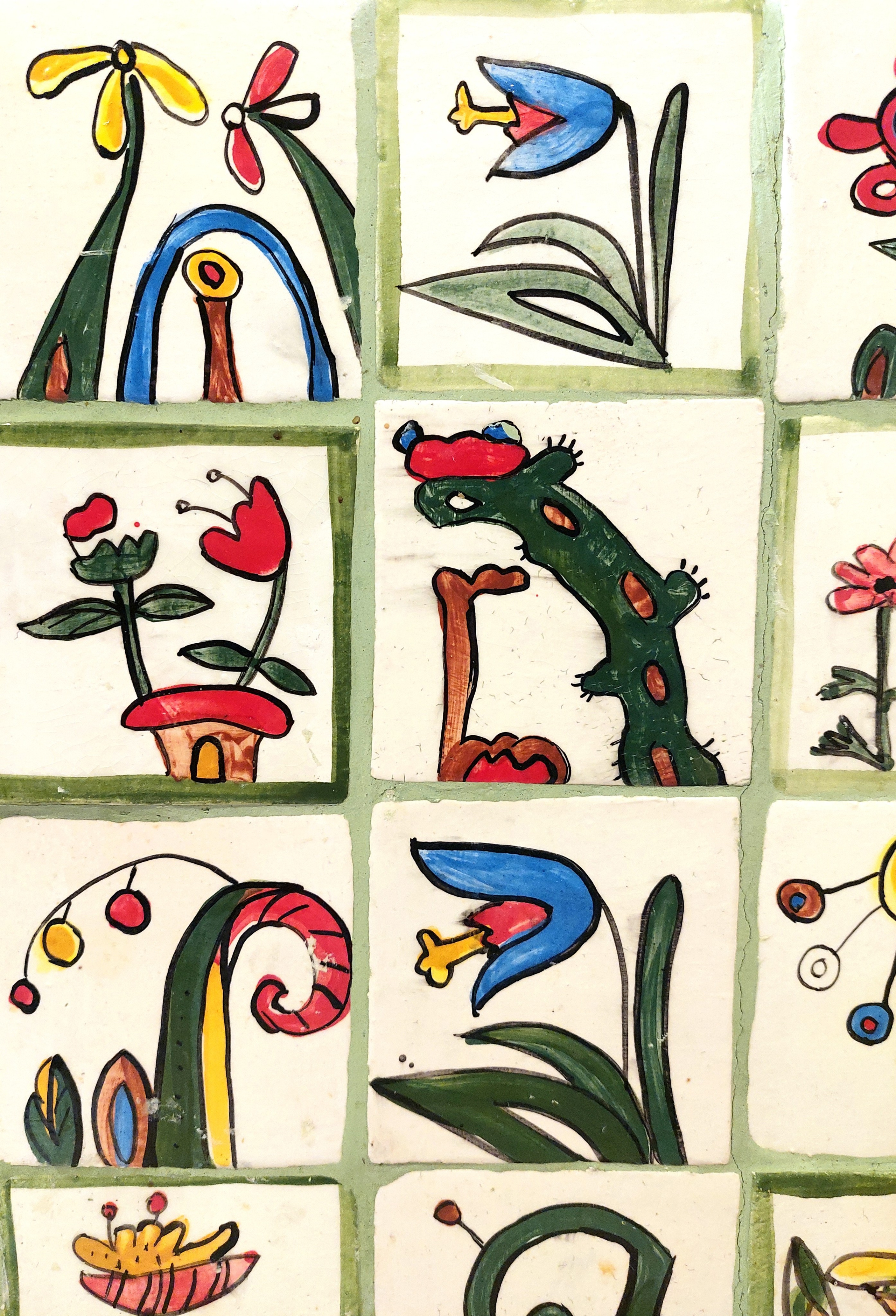 Много плиток-цветочков. Керамика с историей. Елена Рогалёва