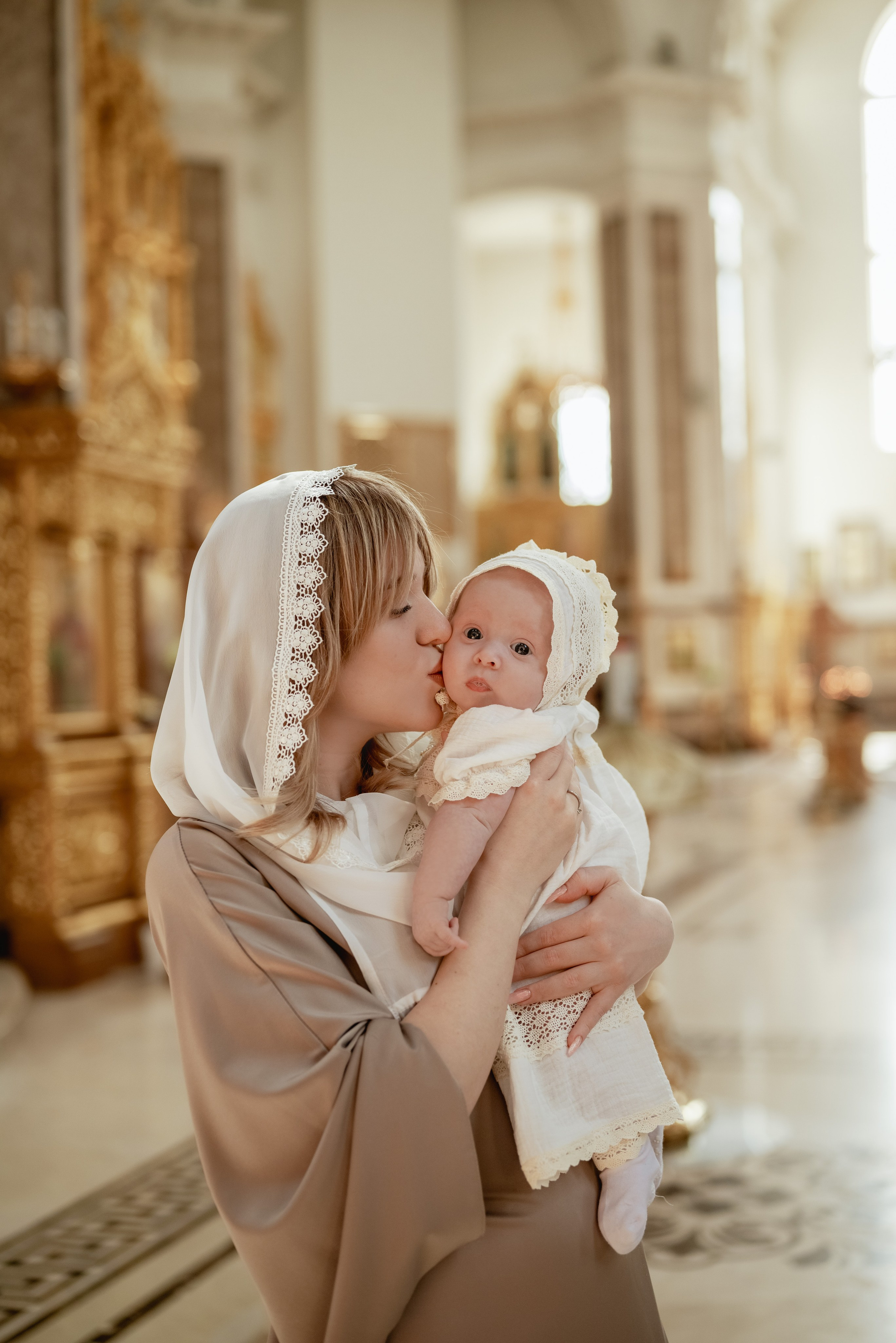 Крещение в храме Петра и Февронии. Юлия Басня семейный и свадебный фотограф в Донецке