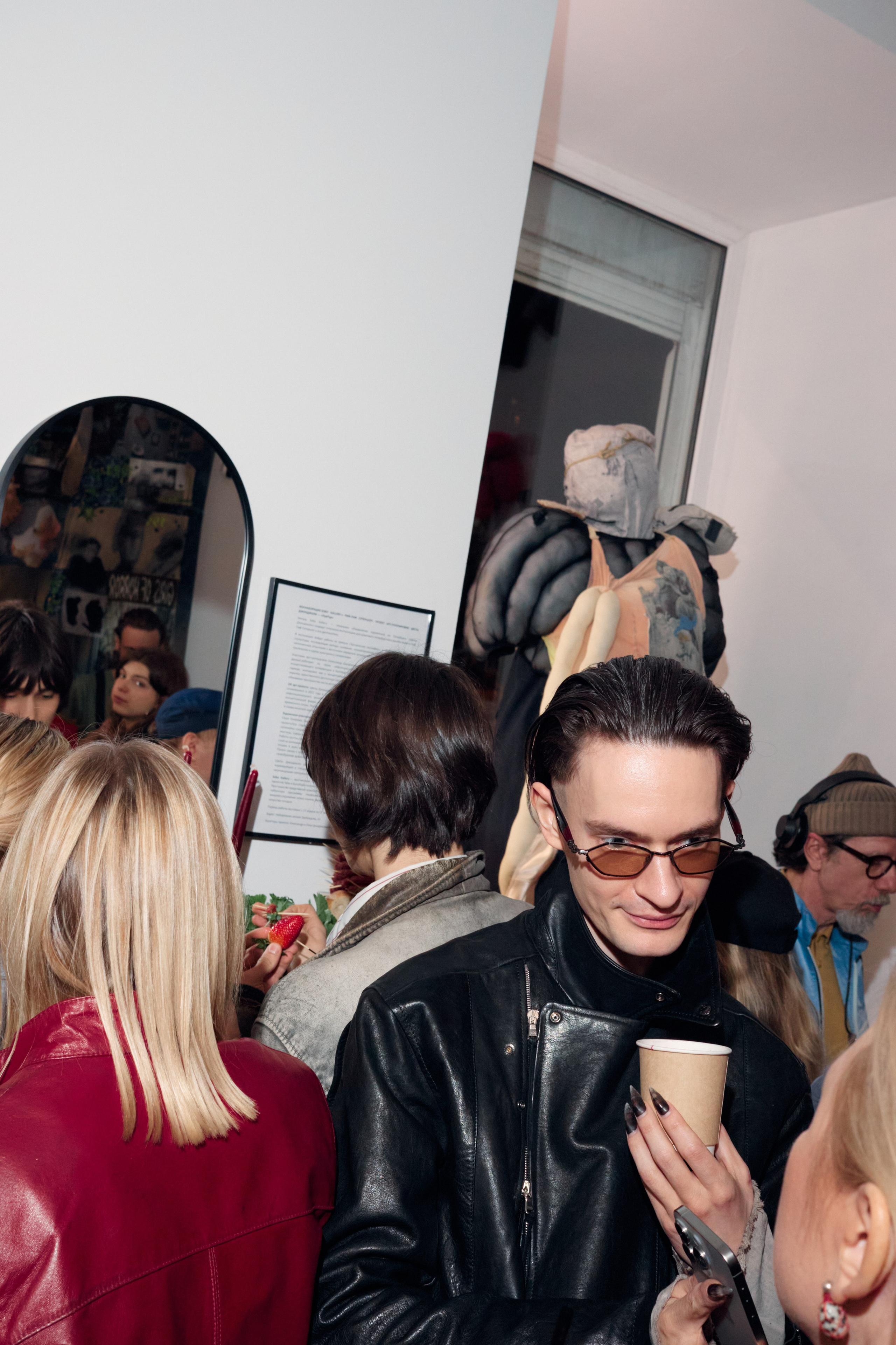 ПИФ-ПАФ Супершоп | вернисаж выставки SOBO GALLERY х ПИФ-ПАФ. Фотограф Михаил Николаев