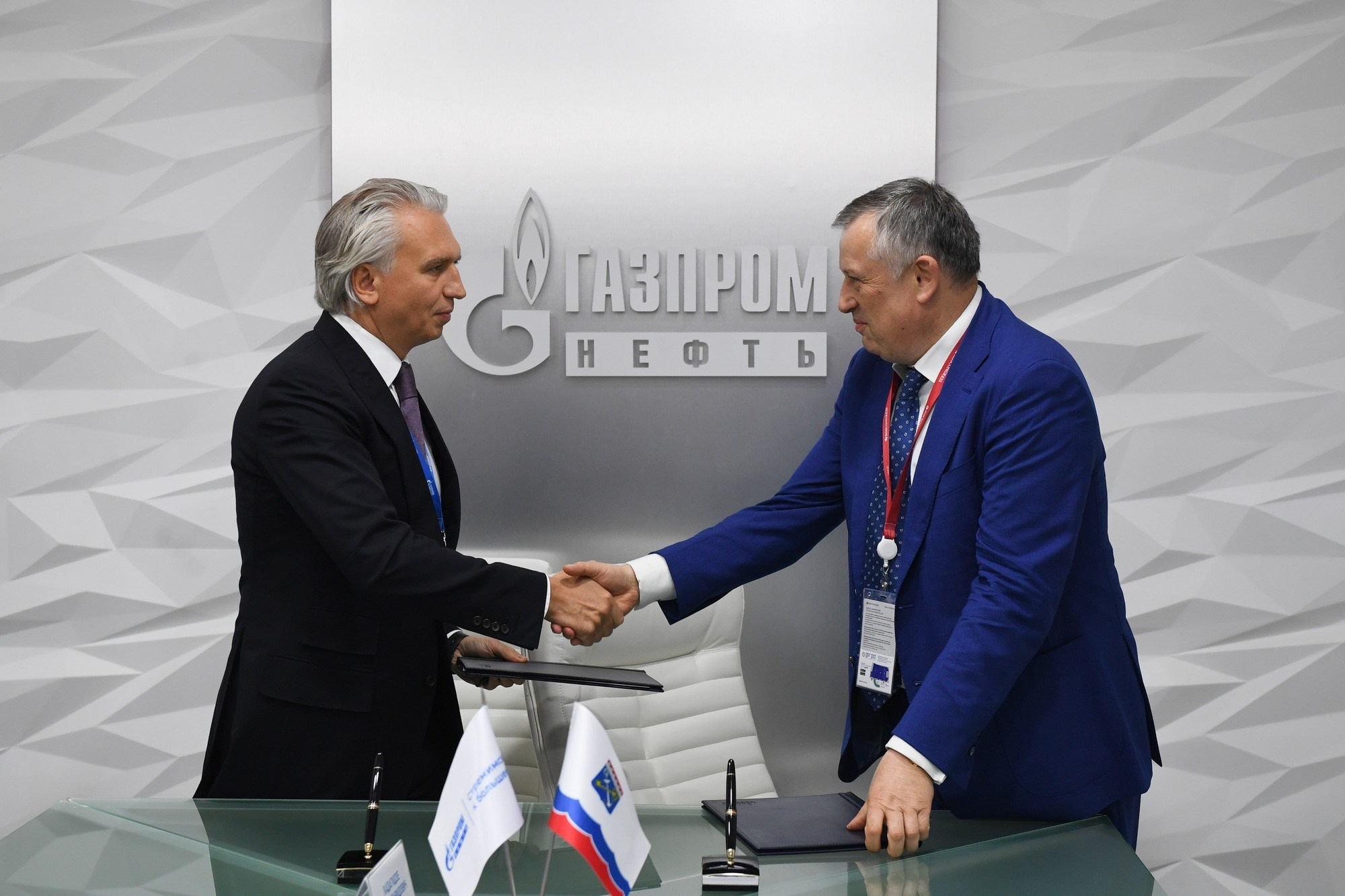 Закрытая встреча и подписание соглашения между директором ПАО "Газпром нефть" Александром Дюковым и губернатором Ленинградской области Александром Дрозденко. Санкт-Петербург, 2018 год.