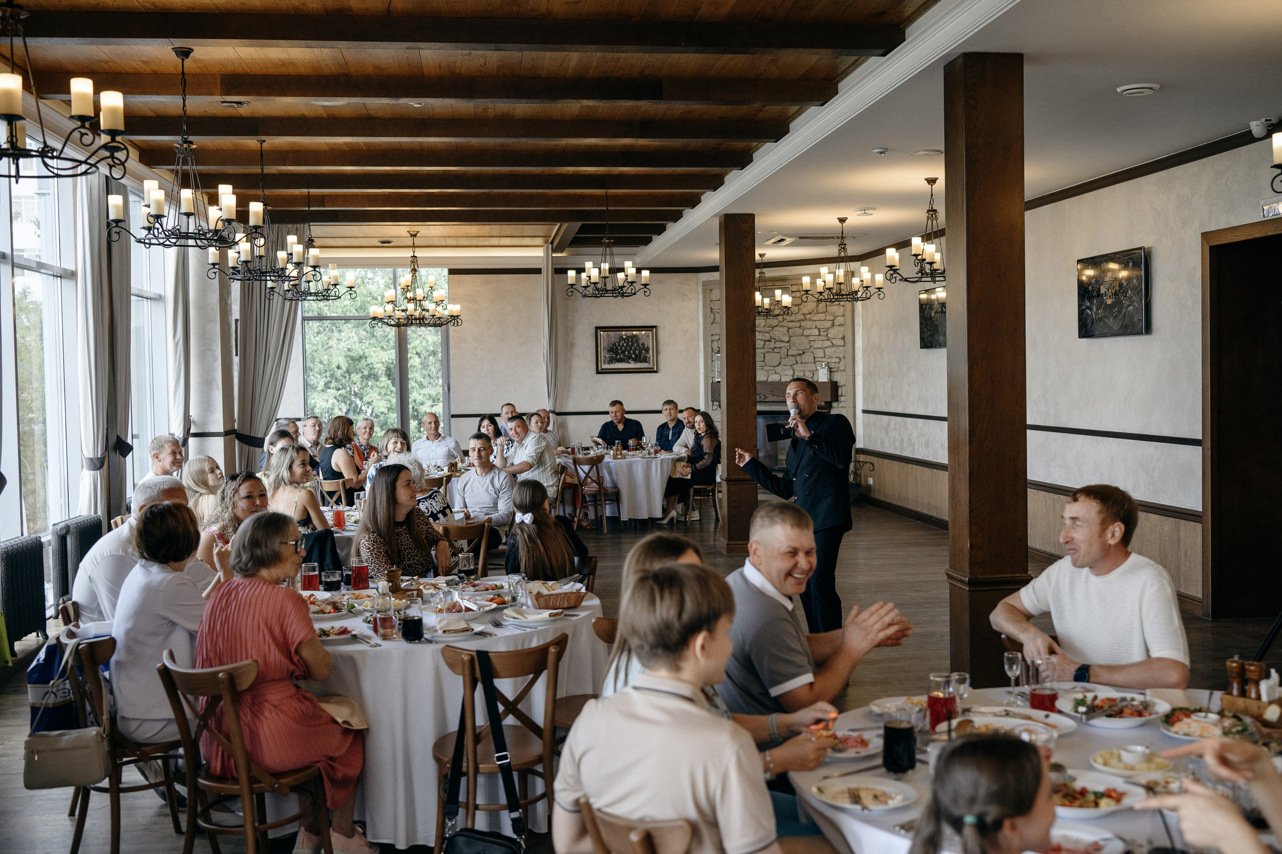 Семейный ужин в ресторане Сафари. Свадебный фотограф в Красноярске