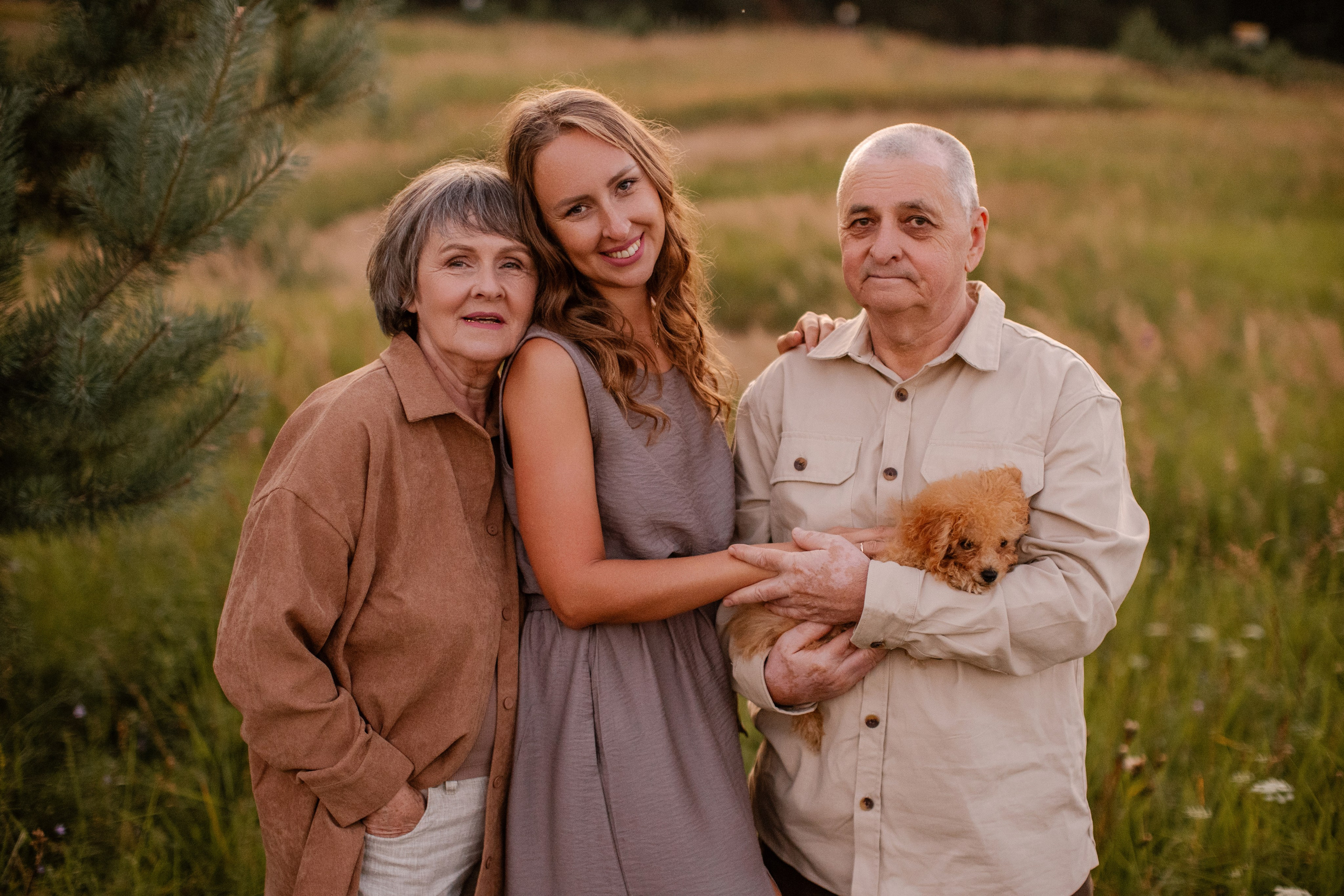 Фотосессия большой семьи в поле