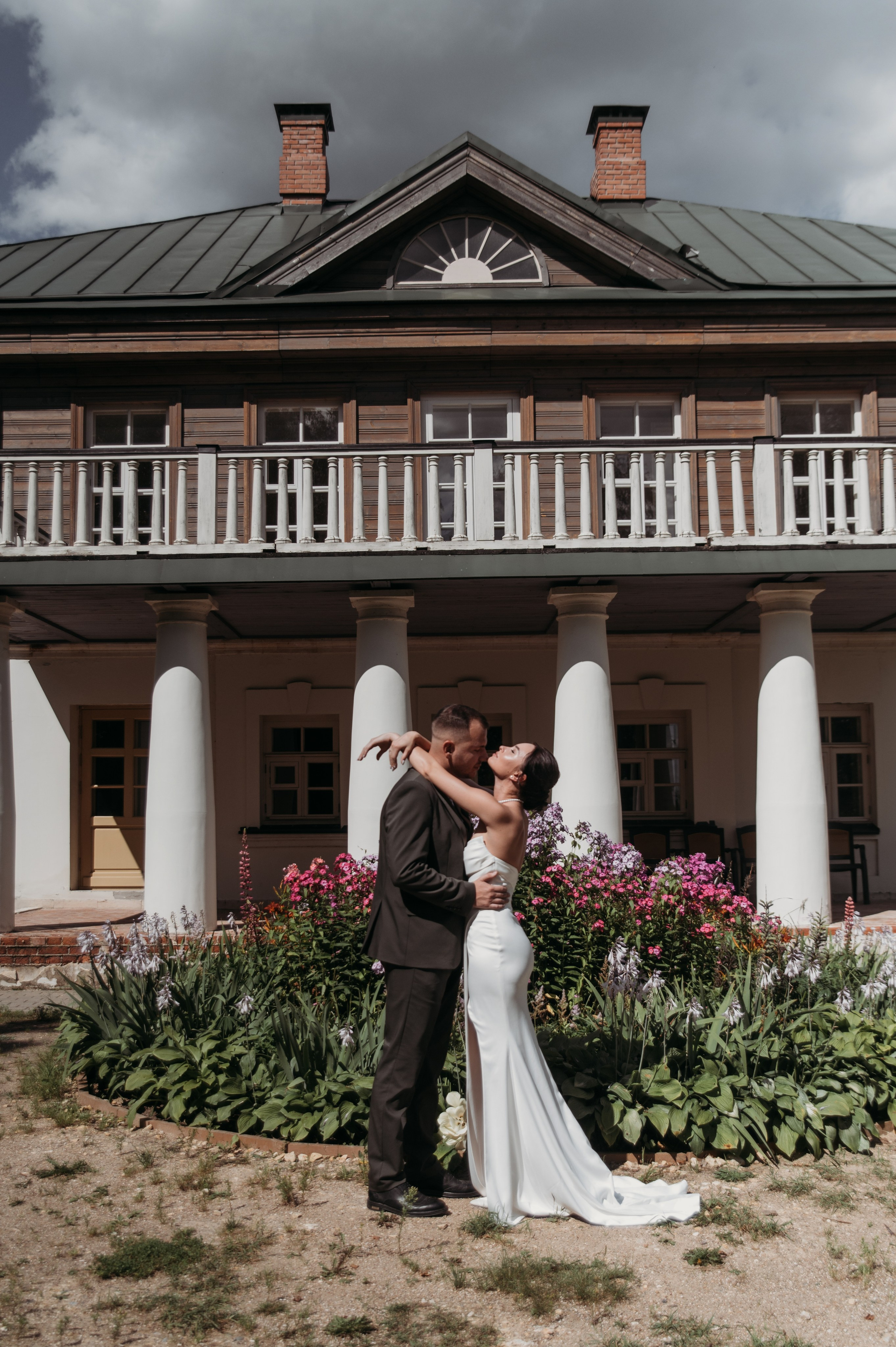 Галерея со свадьбы в Твери, красивая пара в Домотканово. Свадебный фотограф в Твери, Москве и Санкт-Петербурге Денисова Екатерина
