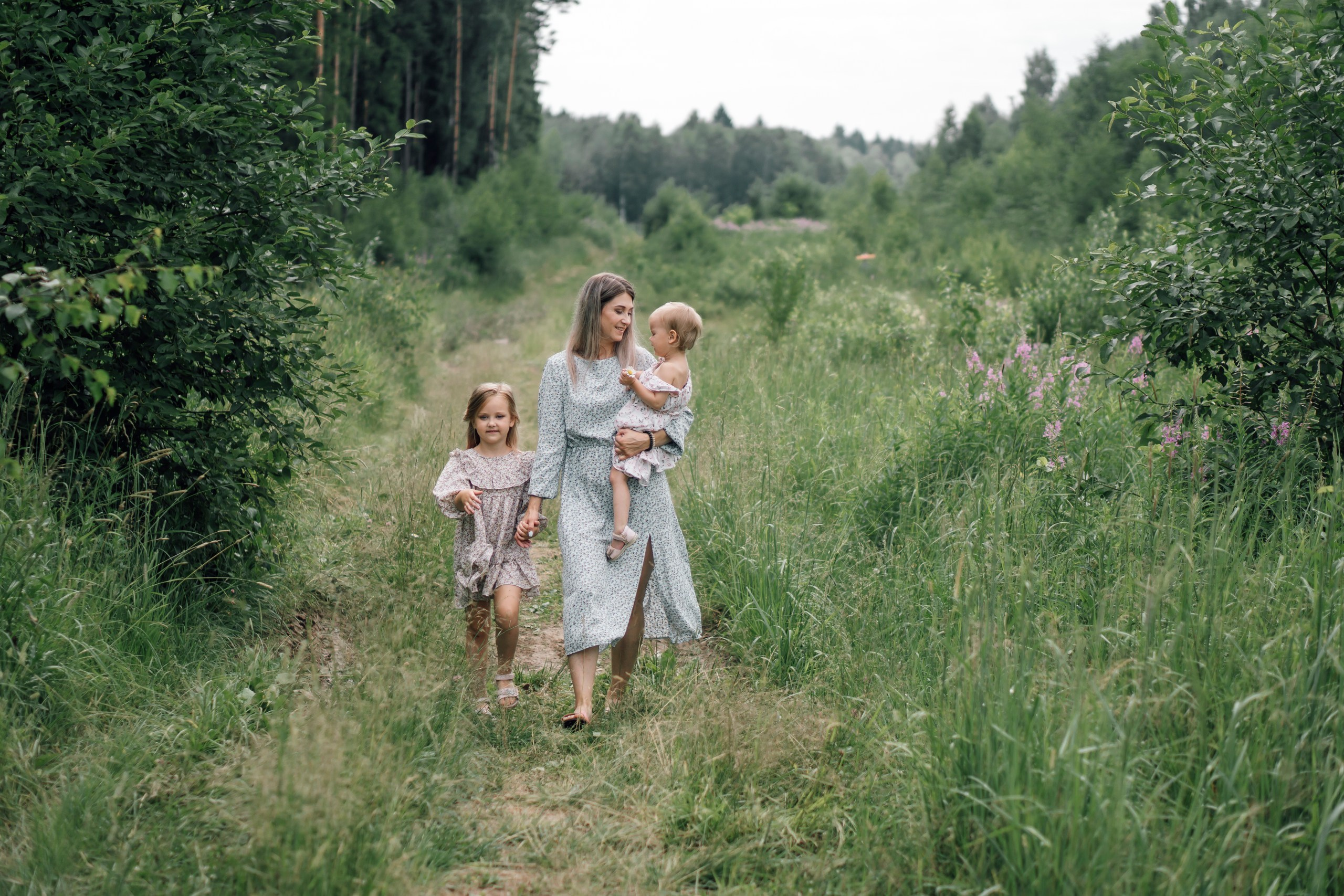 Семейная фотоссесия на природе. Свадебный фотограф в Дмитрове