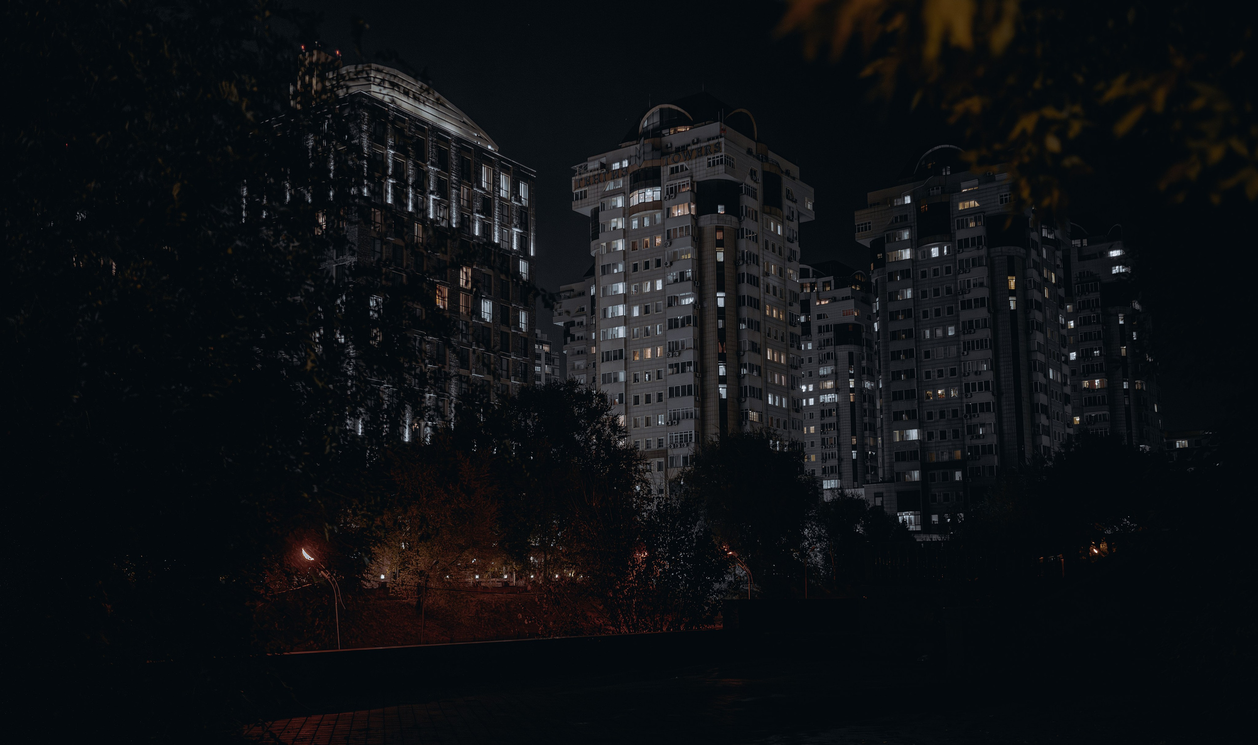 2024 — Night Street. Photographer in Almaty — Alexey Konkov | Reportage, Weddings, Portraits, Love Story