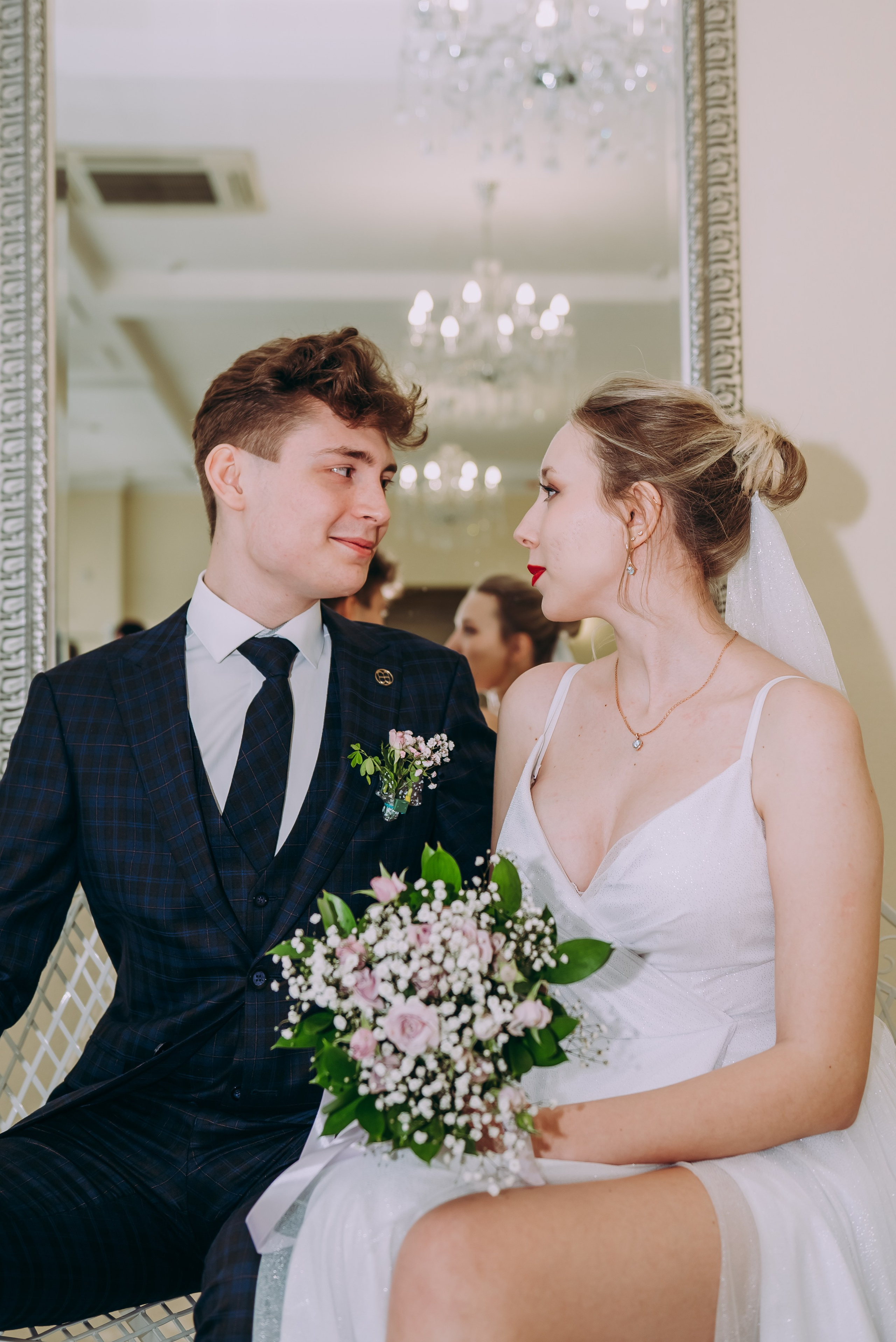 Свадебная фотосессия в музыкальном театре в г. Кемерово