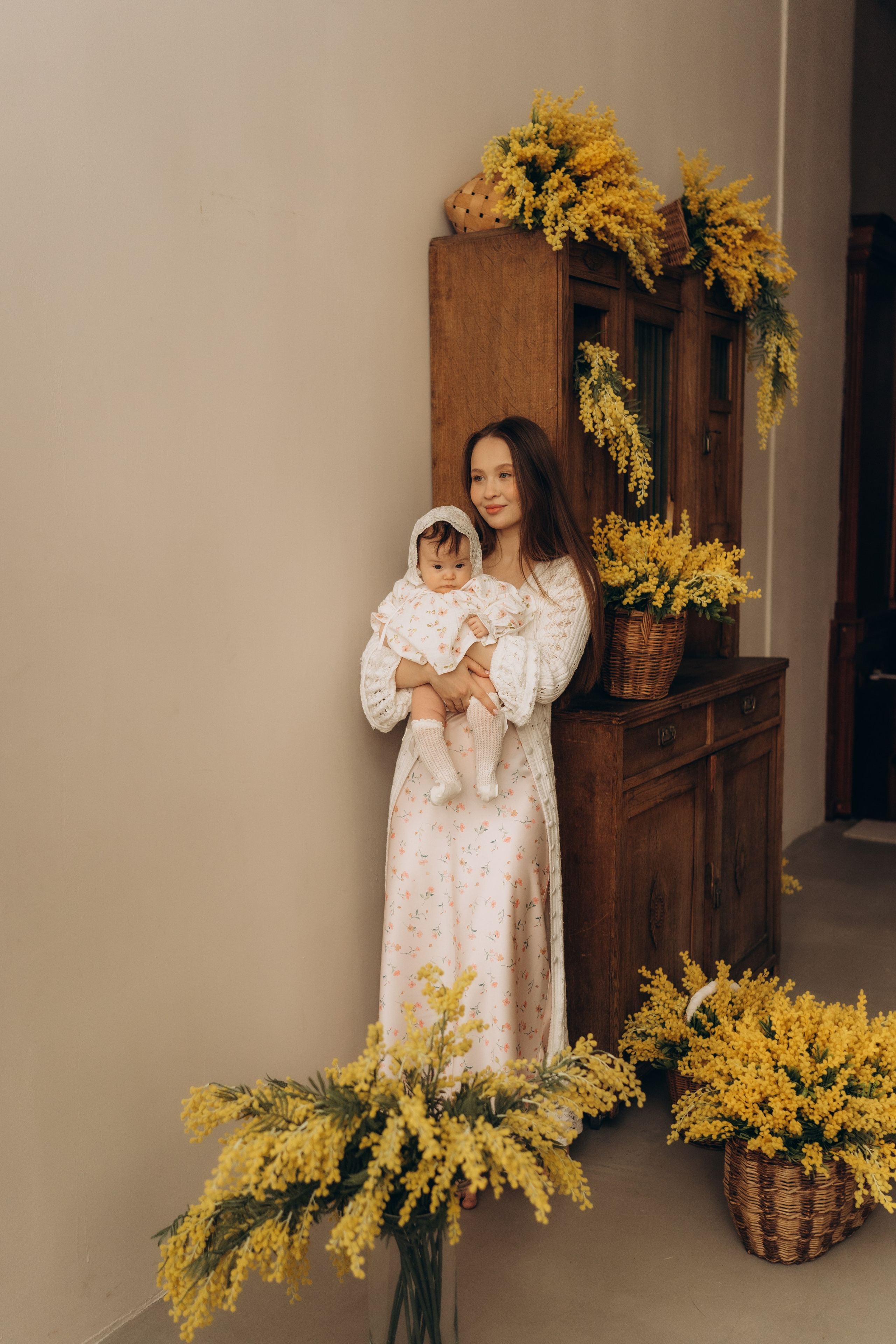 Мама с дочкой и мимозы. Семейный фотограф в Казани
