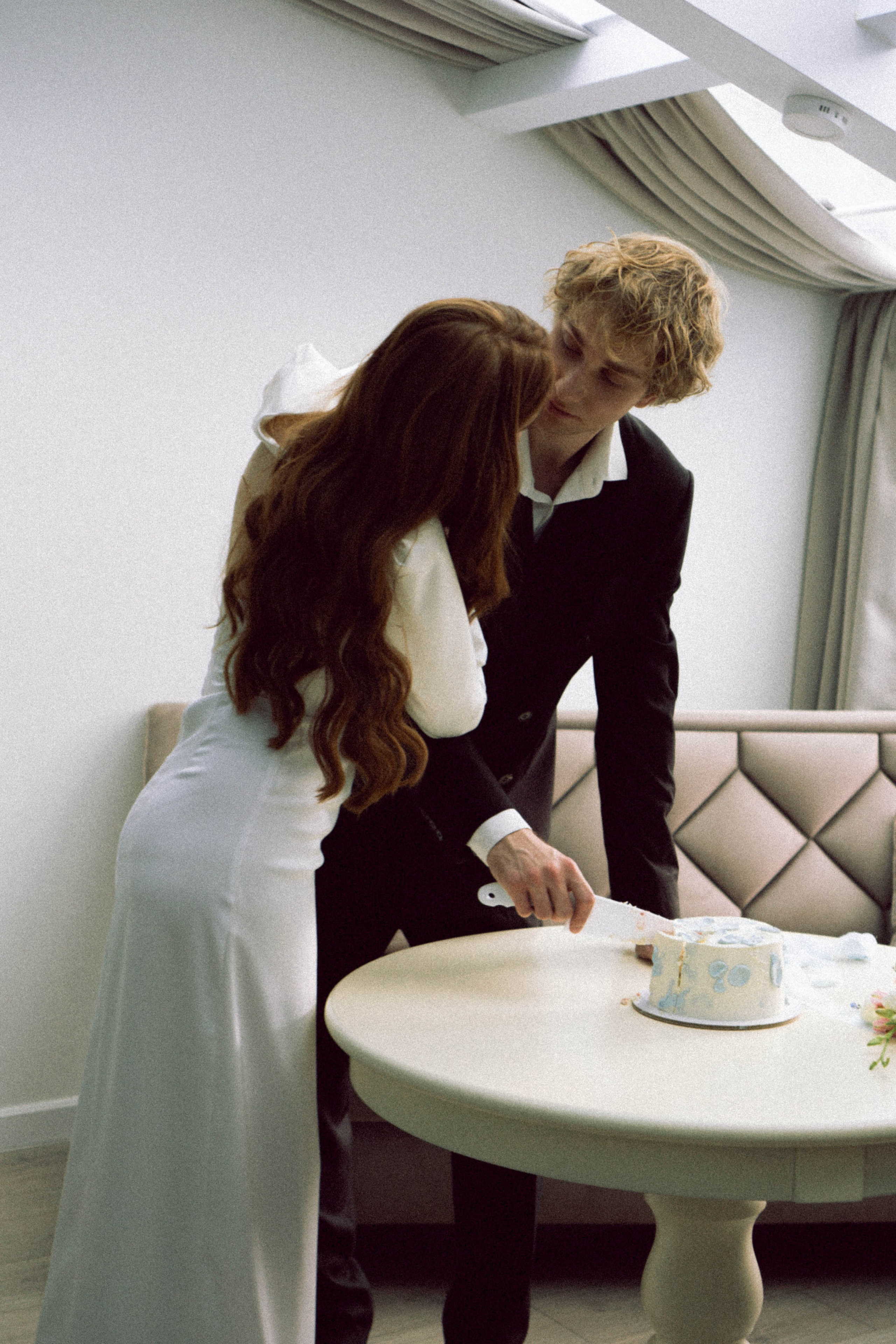 СВАДЕБНАЯ СЬЕМКА В ОТЕЛЕ. СБОРЫ ЖЕНИХА И НЕВЕСТЫ И ТАКЖЕ ТОР И ПОДГОТОВКА К ПРОГУЛКЕ. Профессиональный фотограф, Санкт-Петербург — Виктория Богомолова