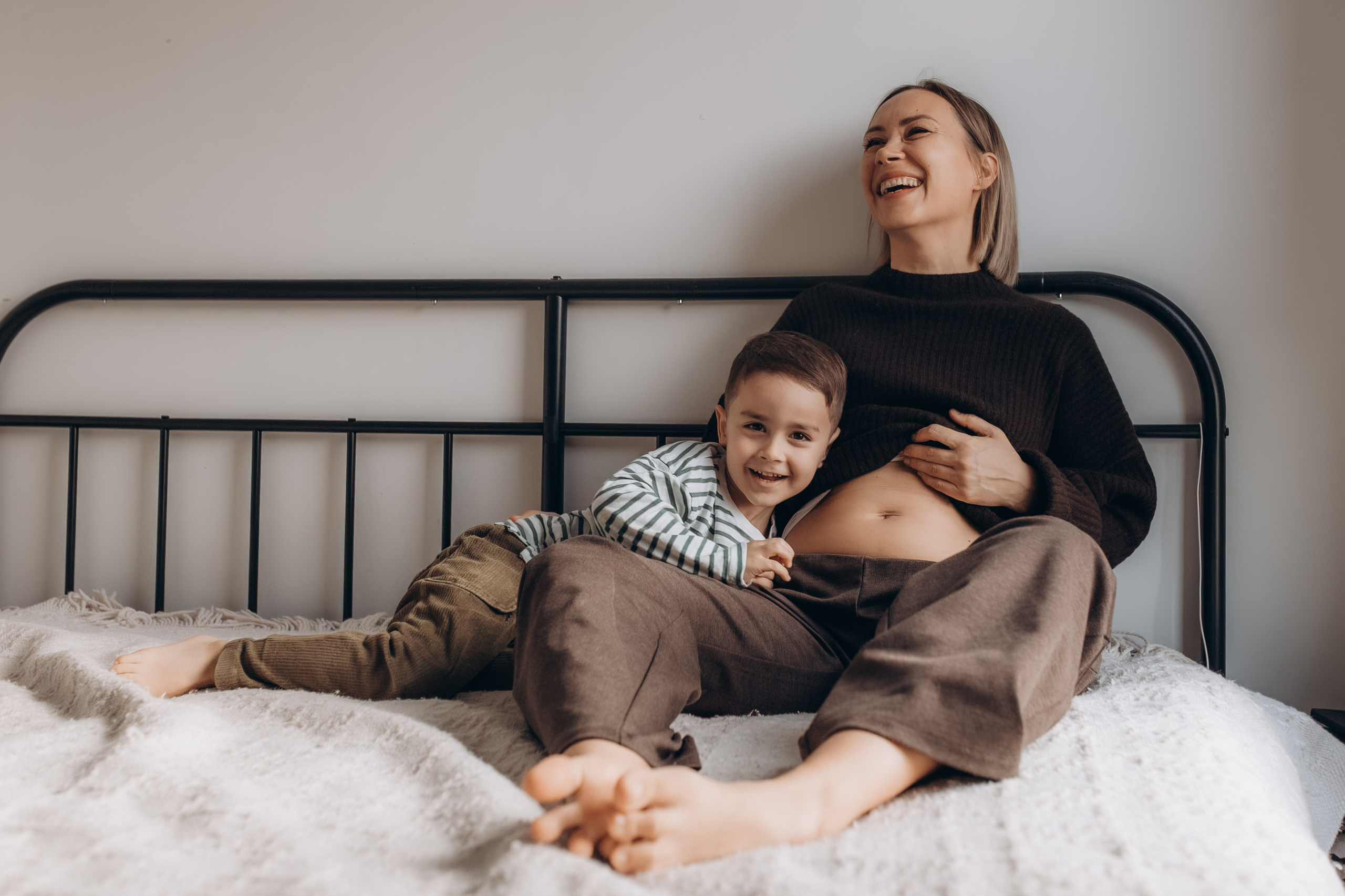 Séance famille à domicile. Photographe des familles et enfants à Nantes et alentours