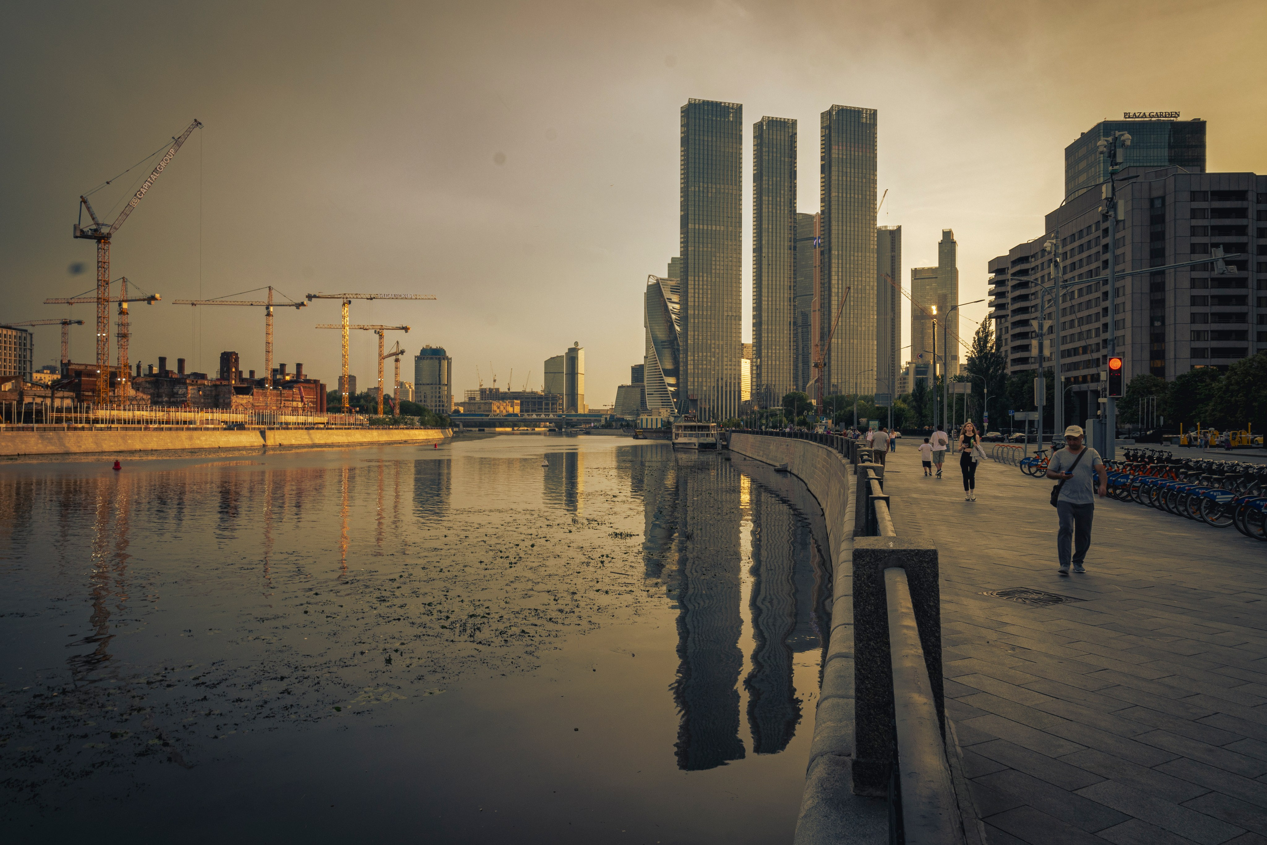 Фотопрогулка. Москва. Июль 2023. Фотограф Роман Адлер