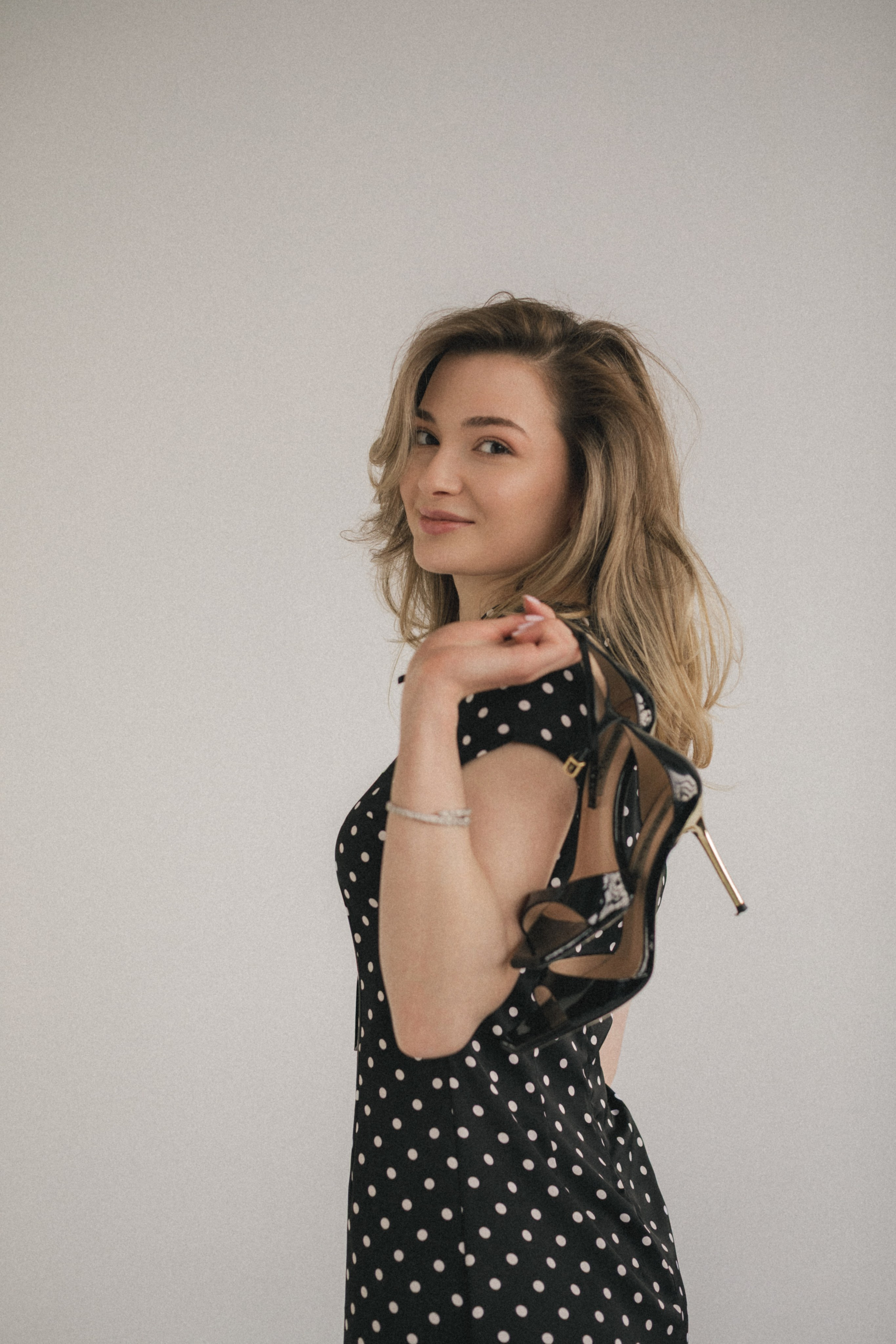 Фотосессия ко Дню рождения девушки в студии с тортом. Фотограф во Владикавказе Юрий Геворгизов