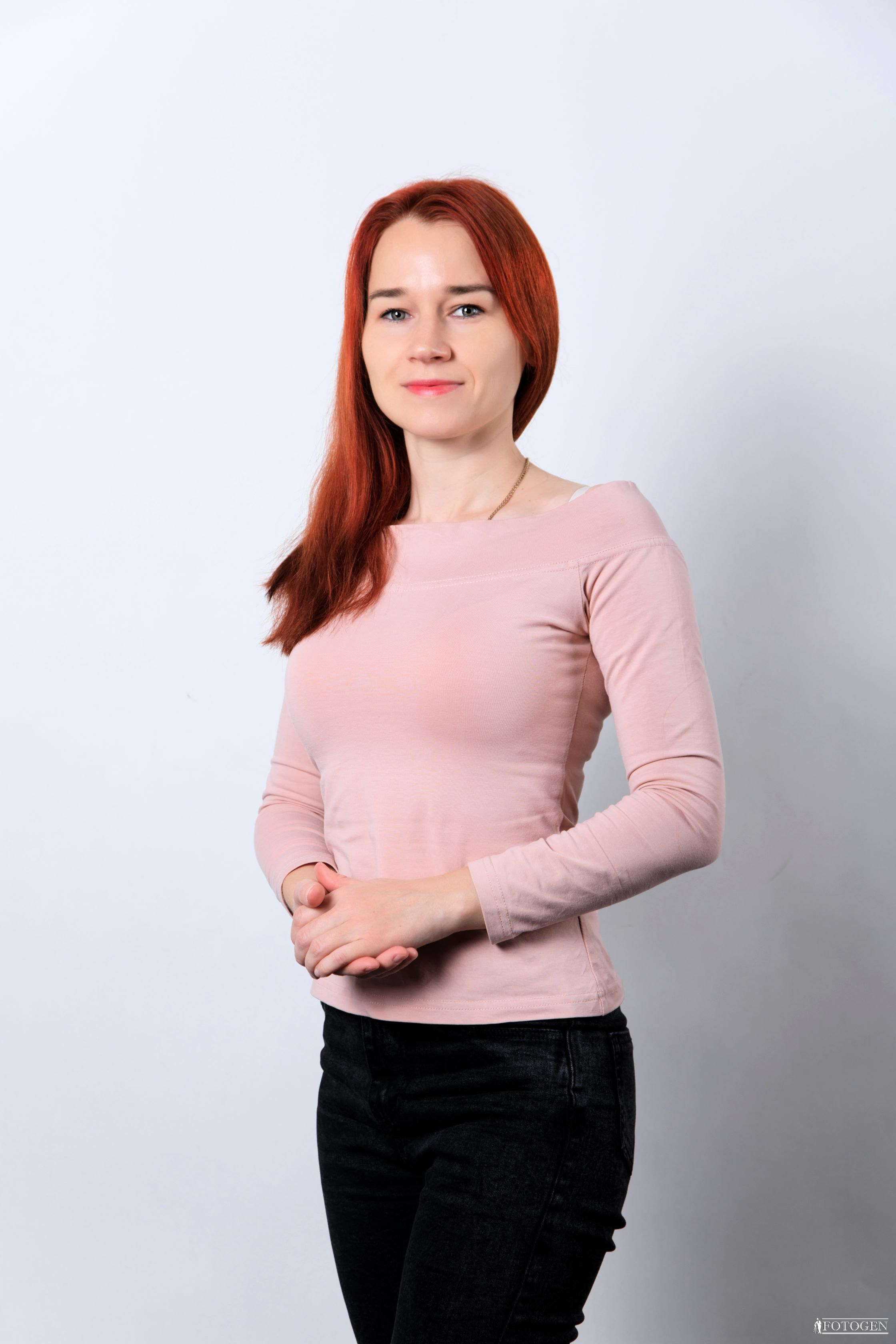 Женский деловой портрет | Бизнес фотосессии от Fotogen. Интерьерная фотостудия FOTOGEN г. Краснодар